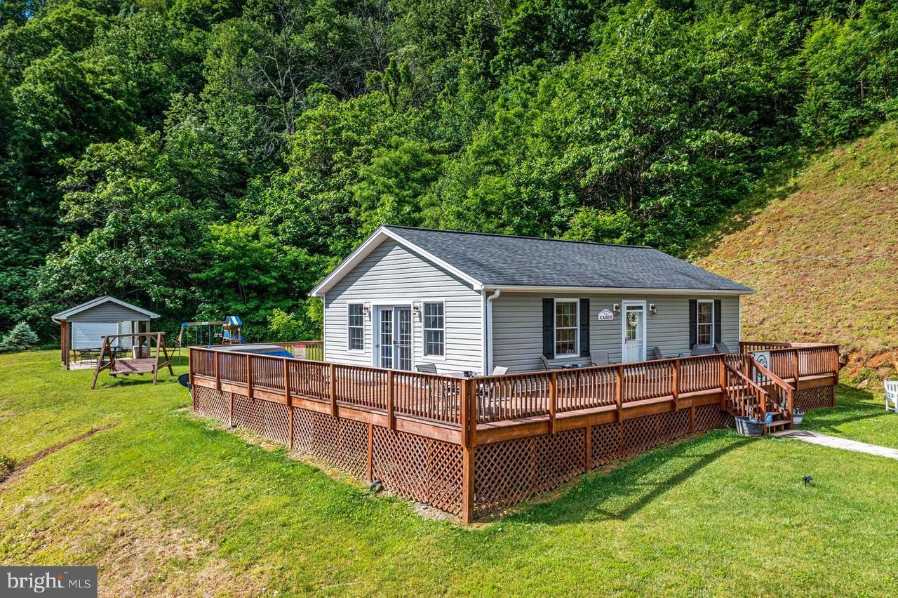 897 HELMS ROAD