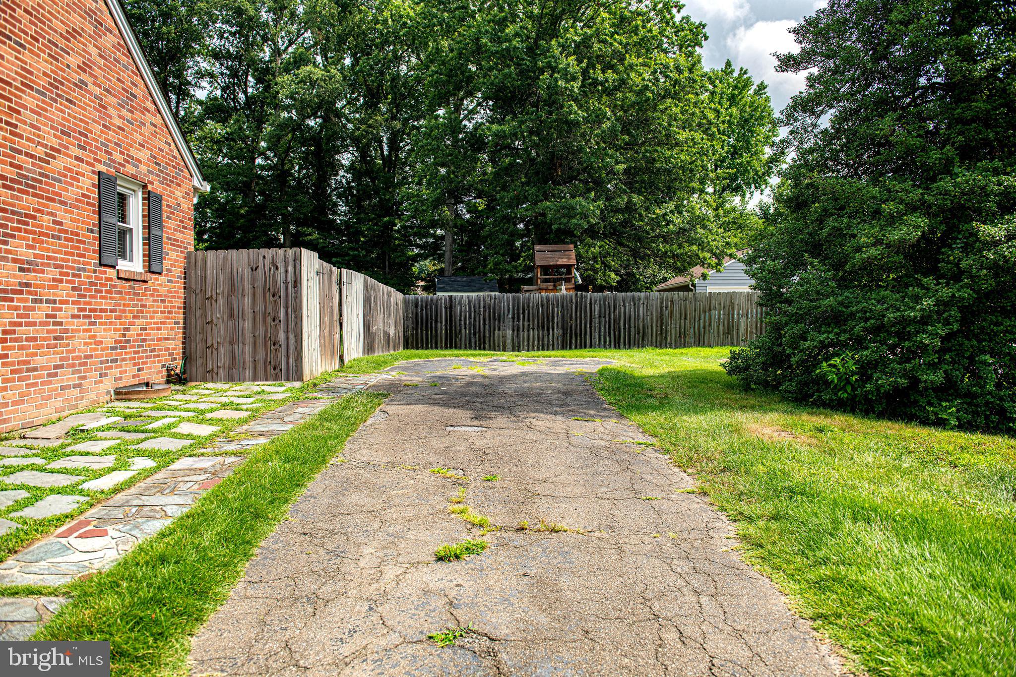 BURKLEY MANOR - Residential