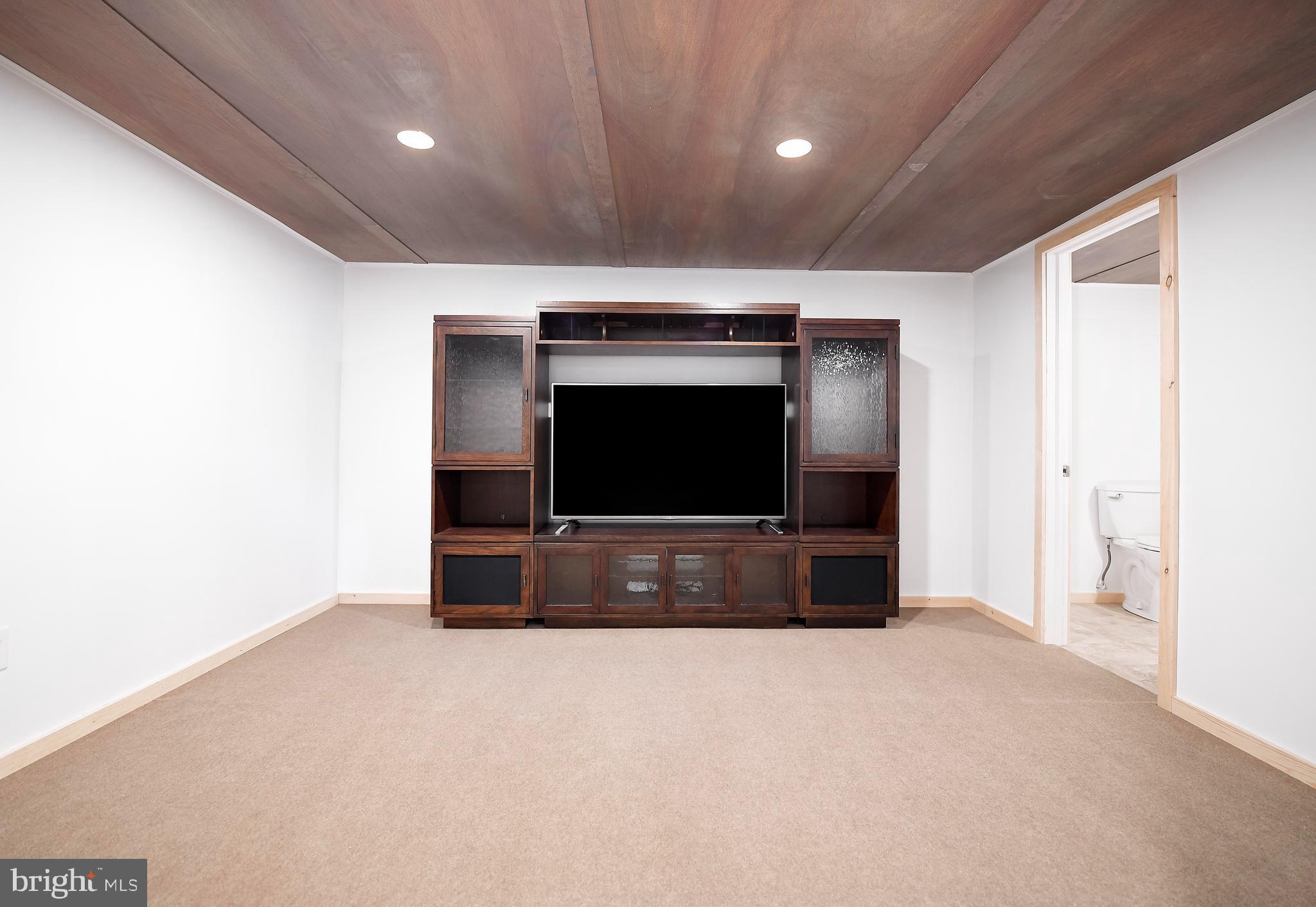 BURKLEY MANOR - Residential