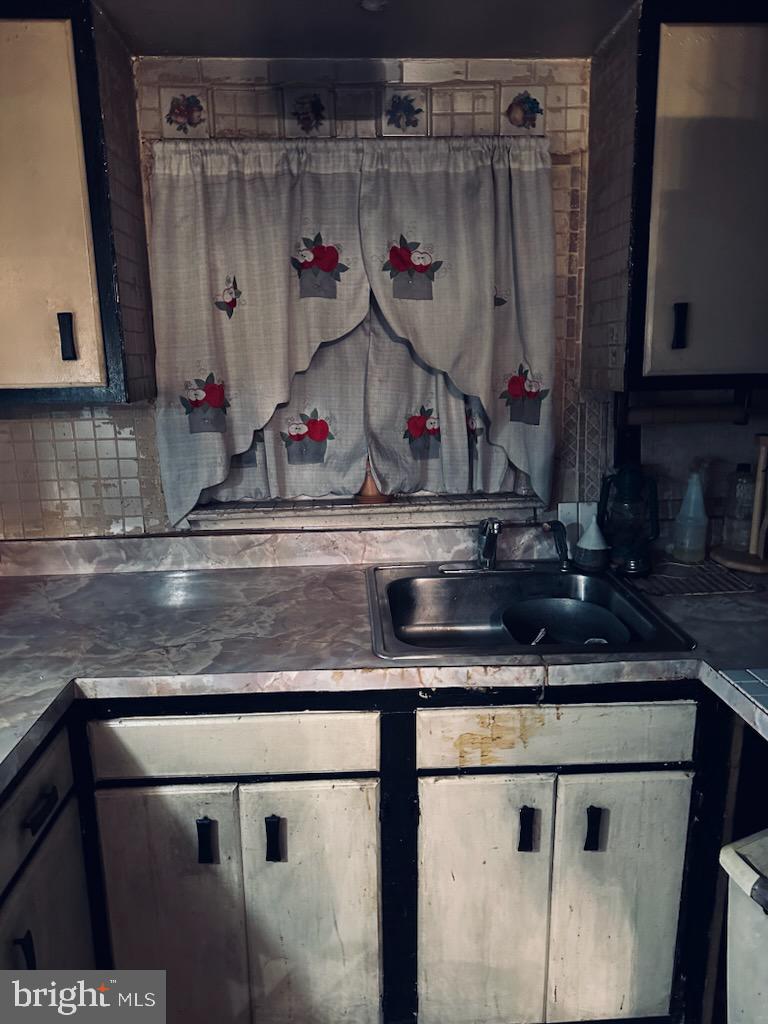 BENTLEY SQUARE - Residential