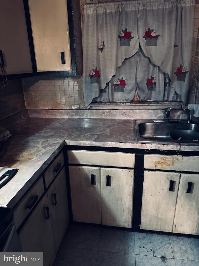 BENTLEY SQUARE - Residential