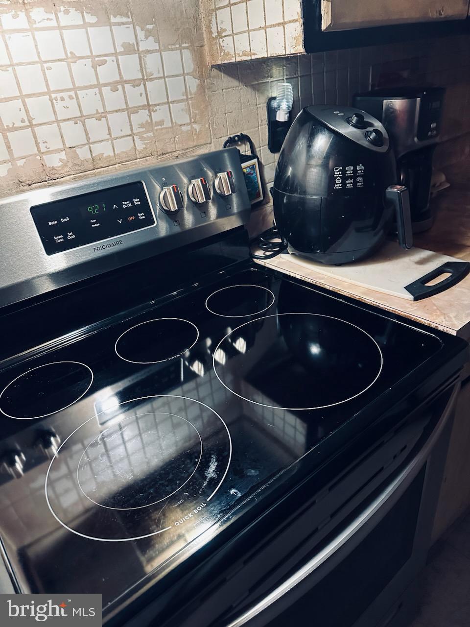 BENTLEY SQUARE - Residential