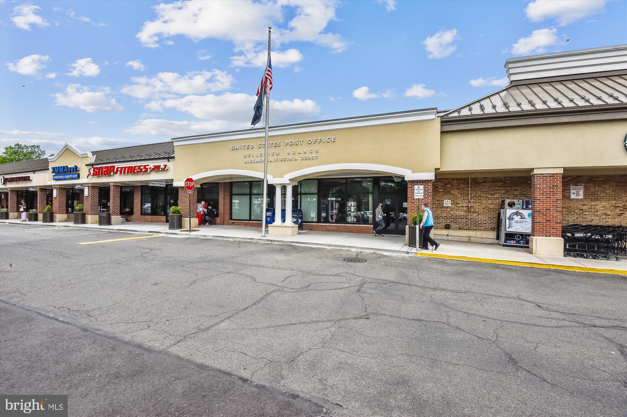 RIVER TOWERS - Residential Lease