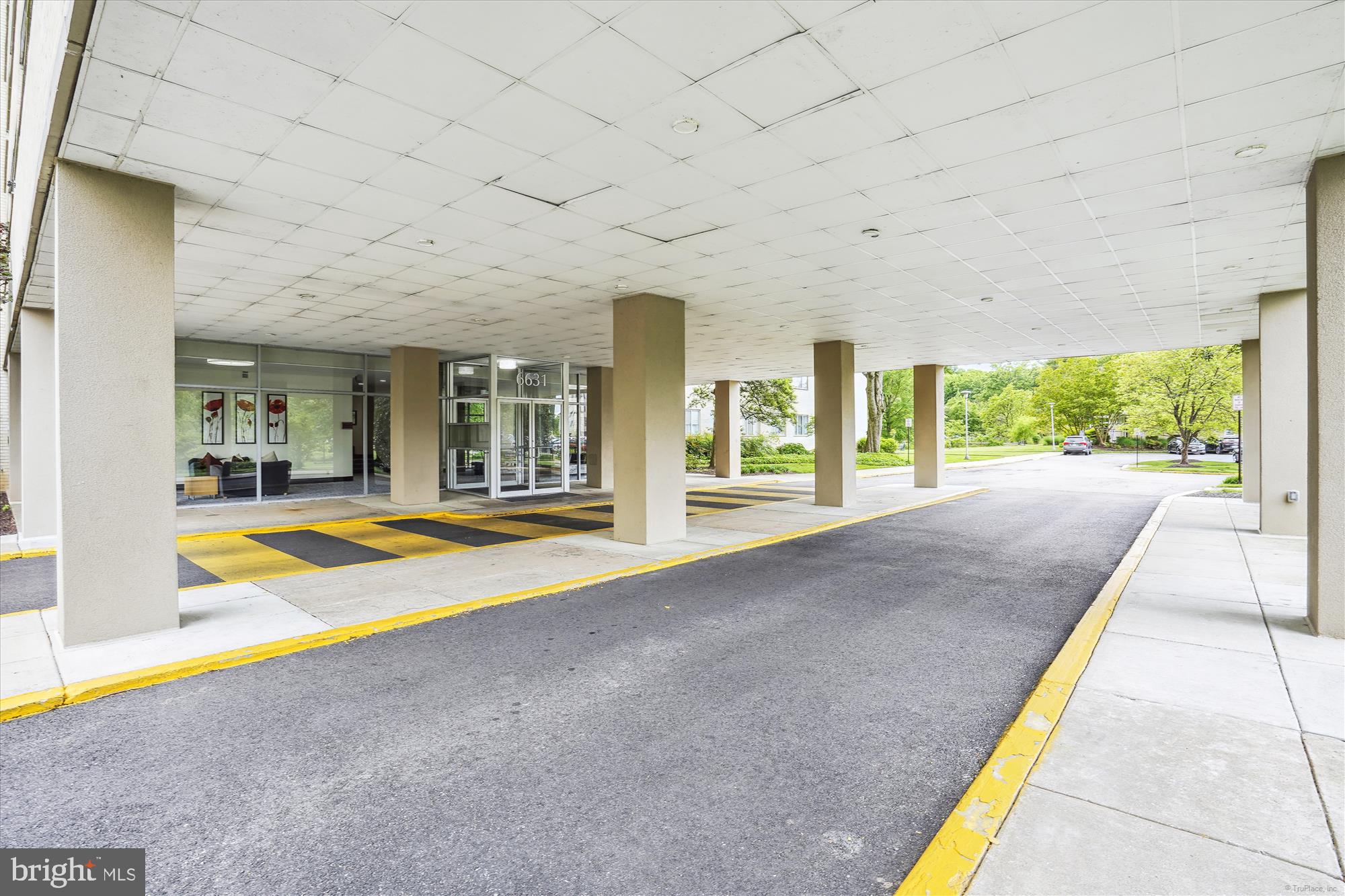 RIVER TOWERS - Residential Lease