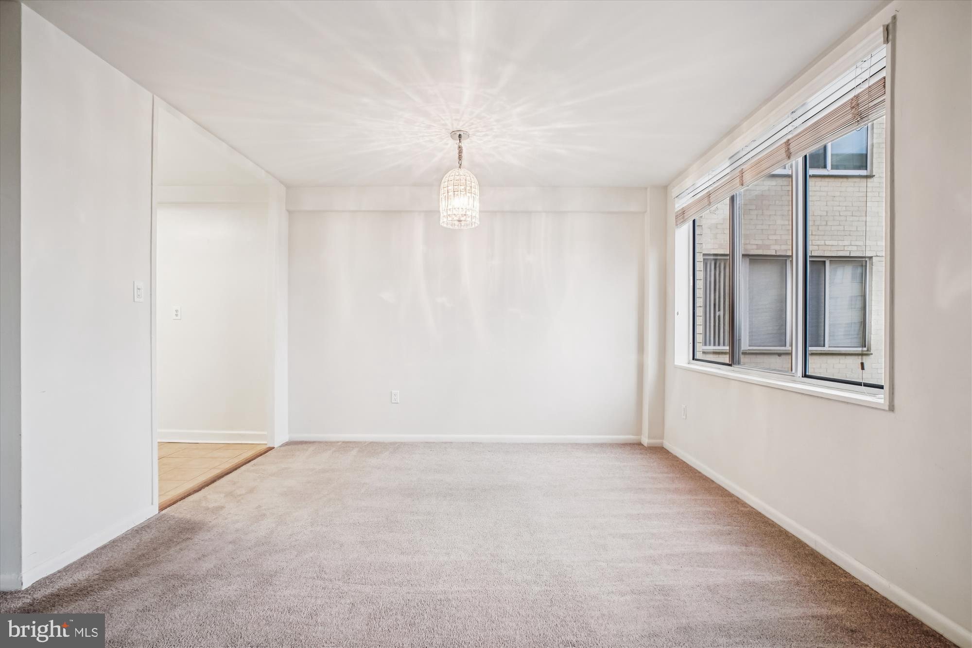 RIVER TOWERS - Residential Lease