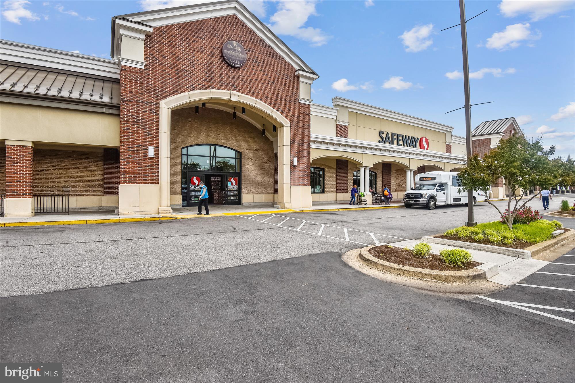 RIVER TOWERS - Residential Lease