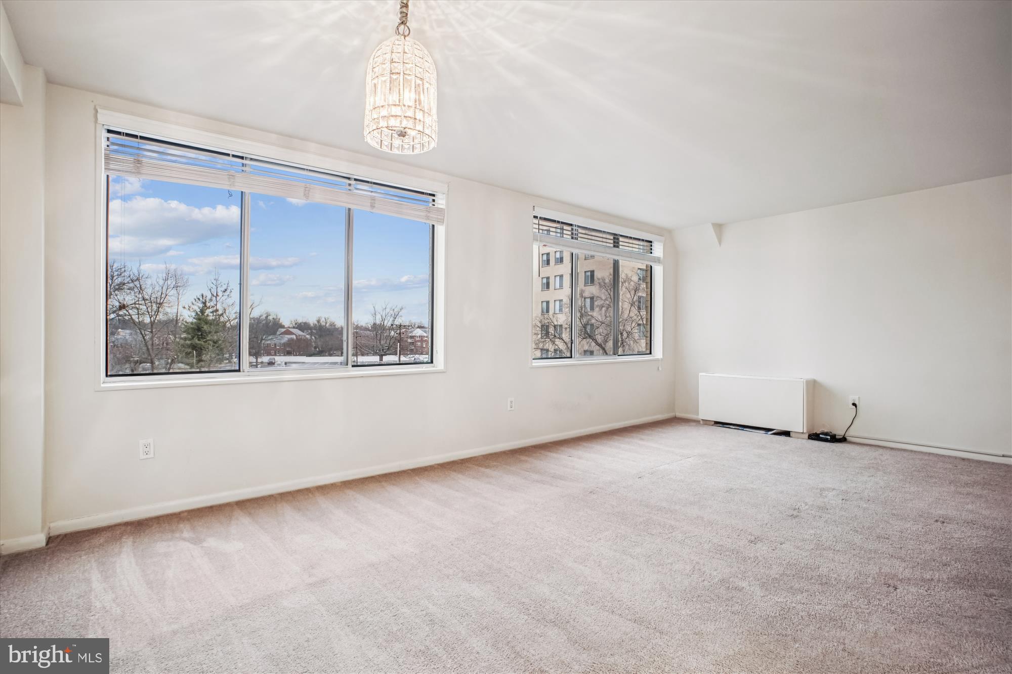 RIVER TOWERS - Residential Lease