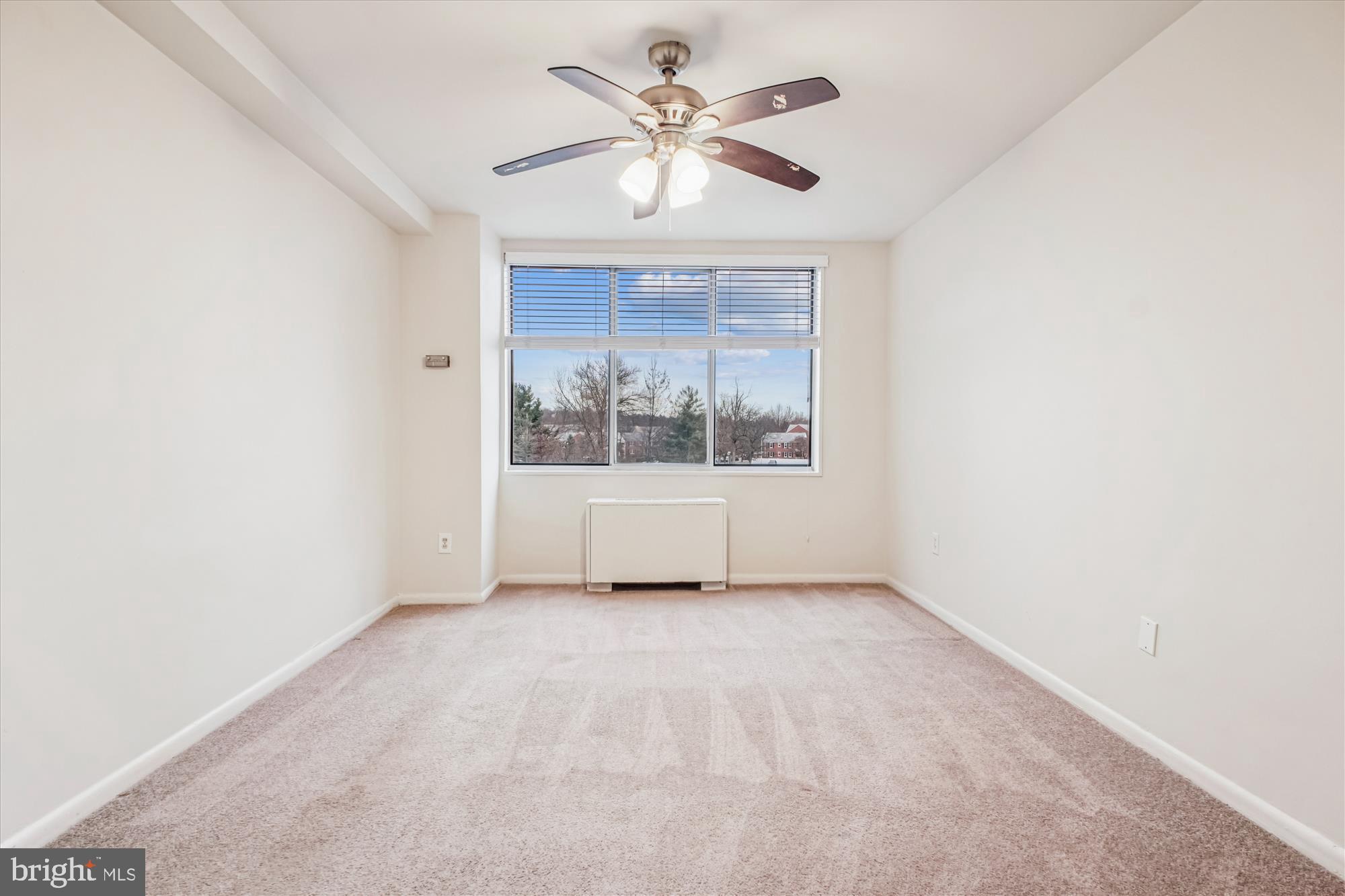 RIVER TOWERS - Residential Lease