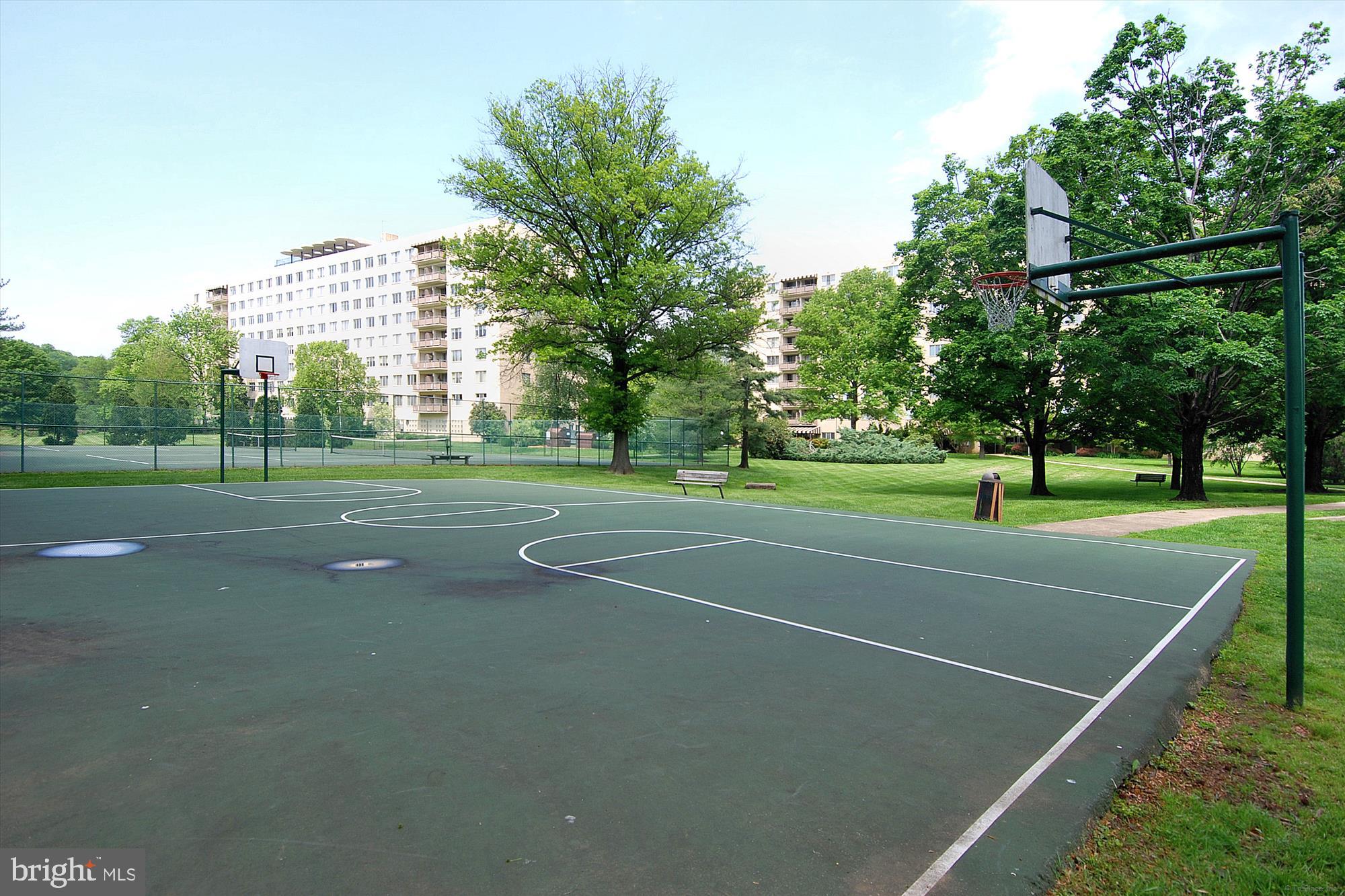 RIVER TOWERS - Residential Lease