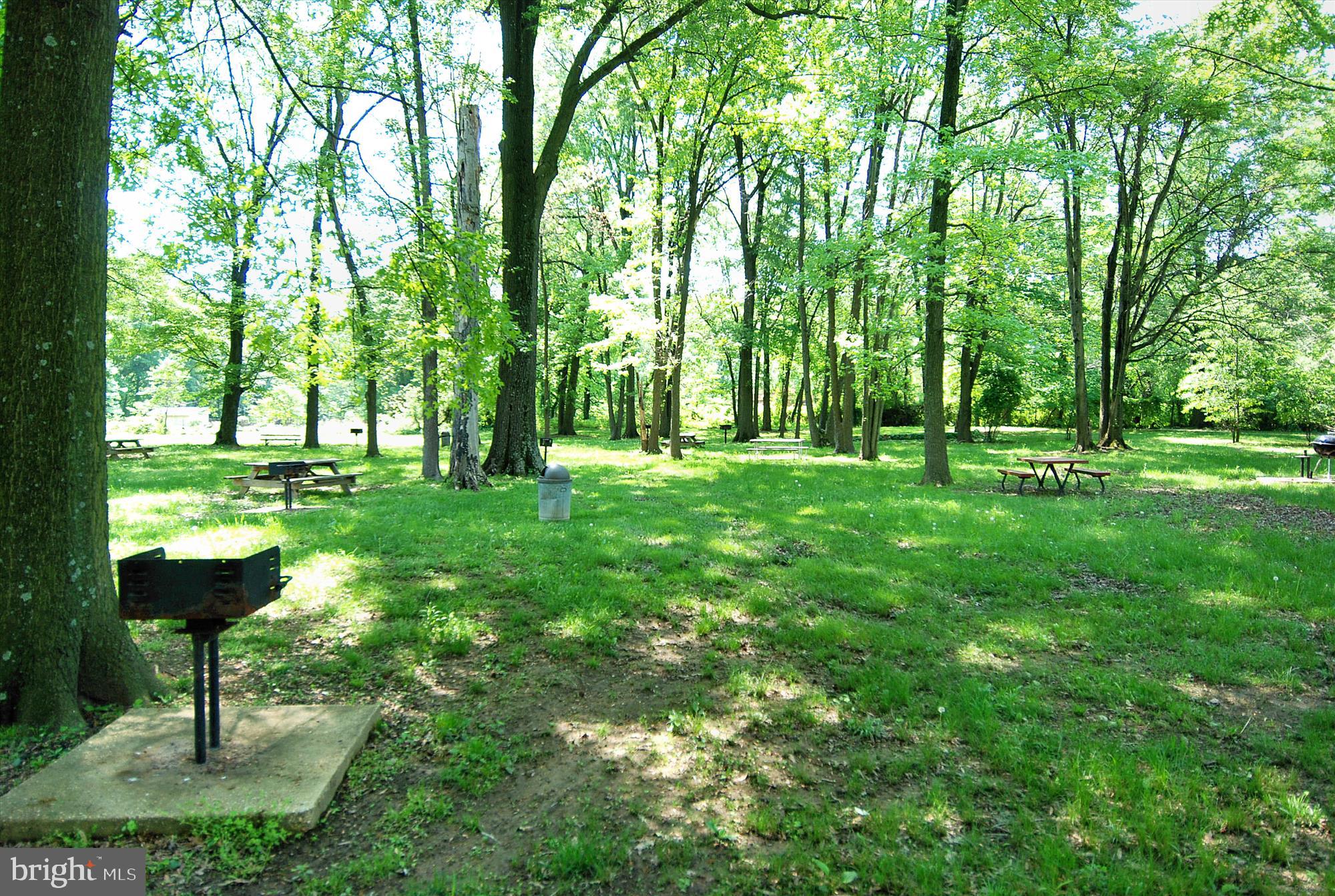 RIVER TOWERS - Residential Lease