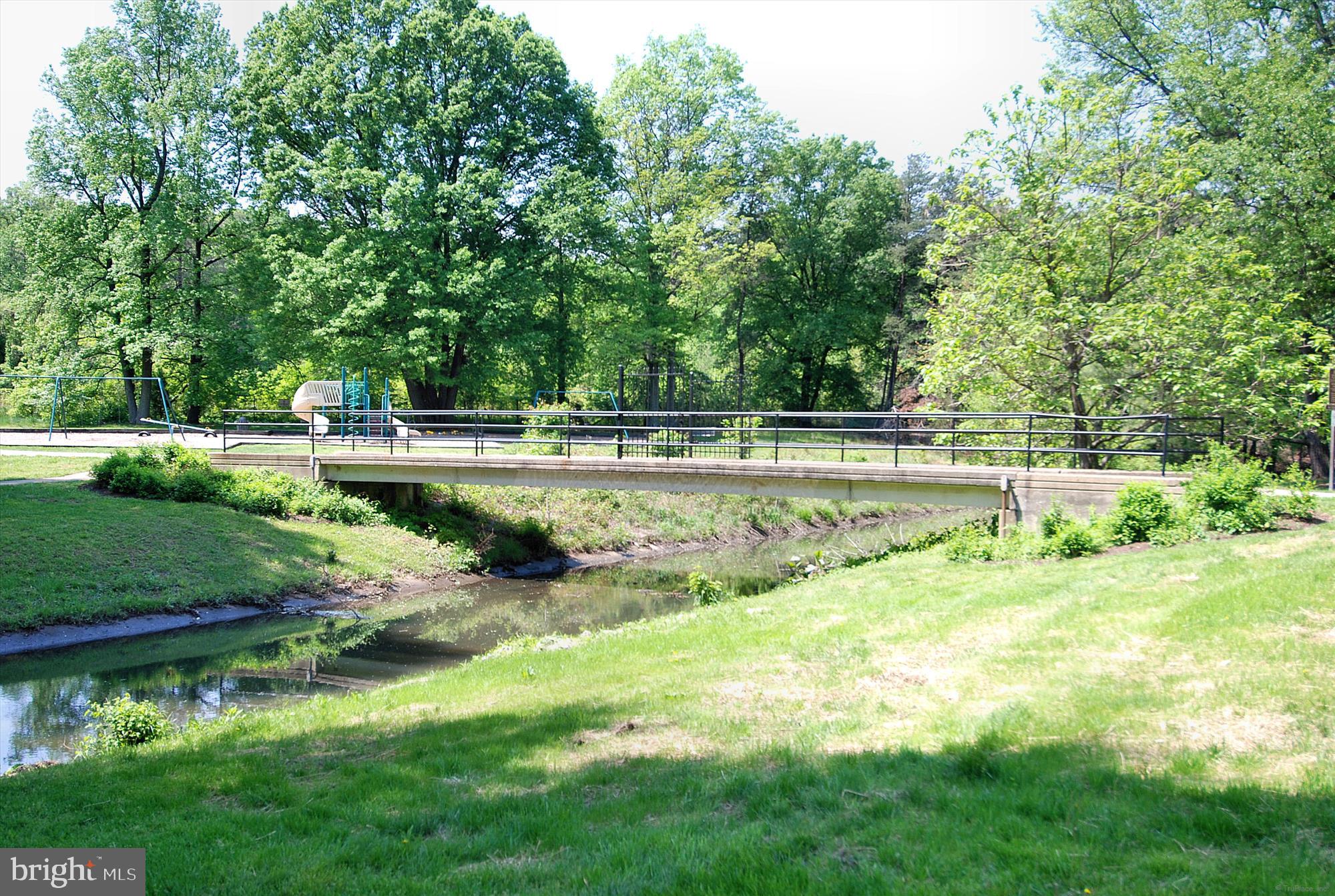 RIVER TOWERS - Residential Lease