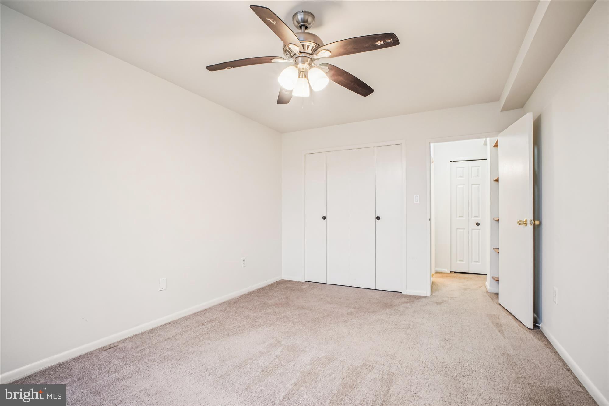 RIVER TOWERS - Residential Lease