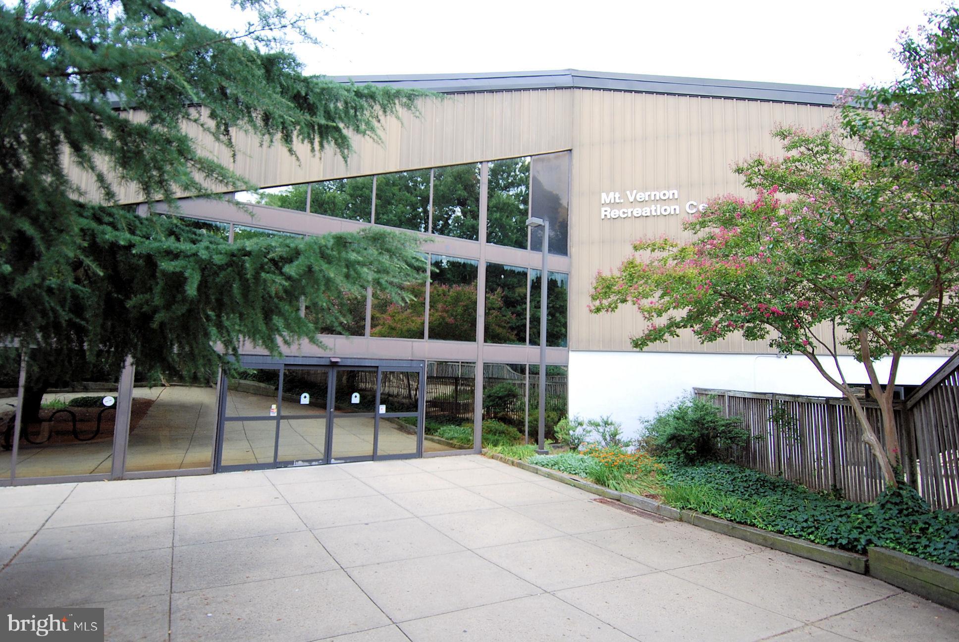 RIVER TOWERS - Residential Lease