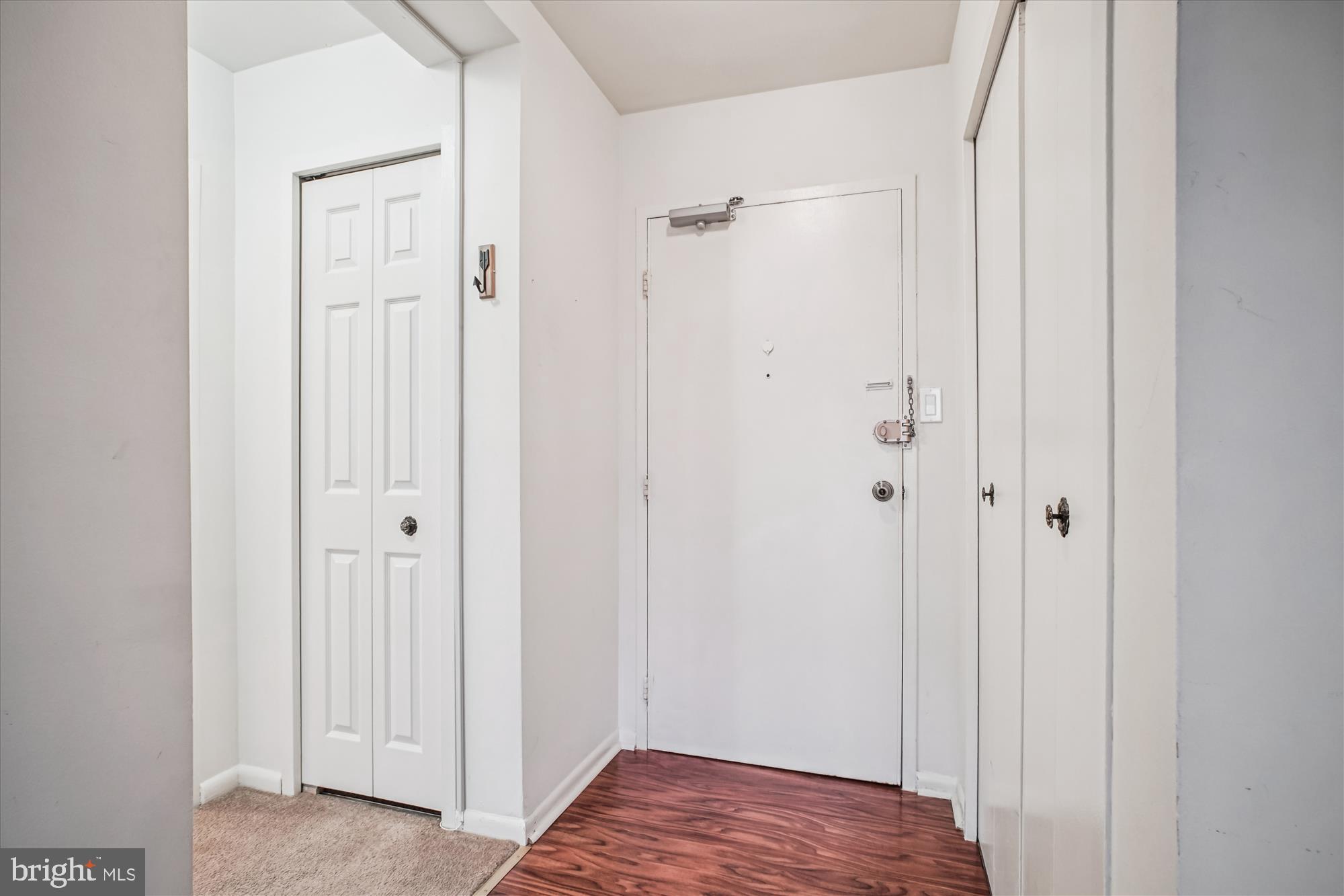 RIVER TOWERS - Residential Lease