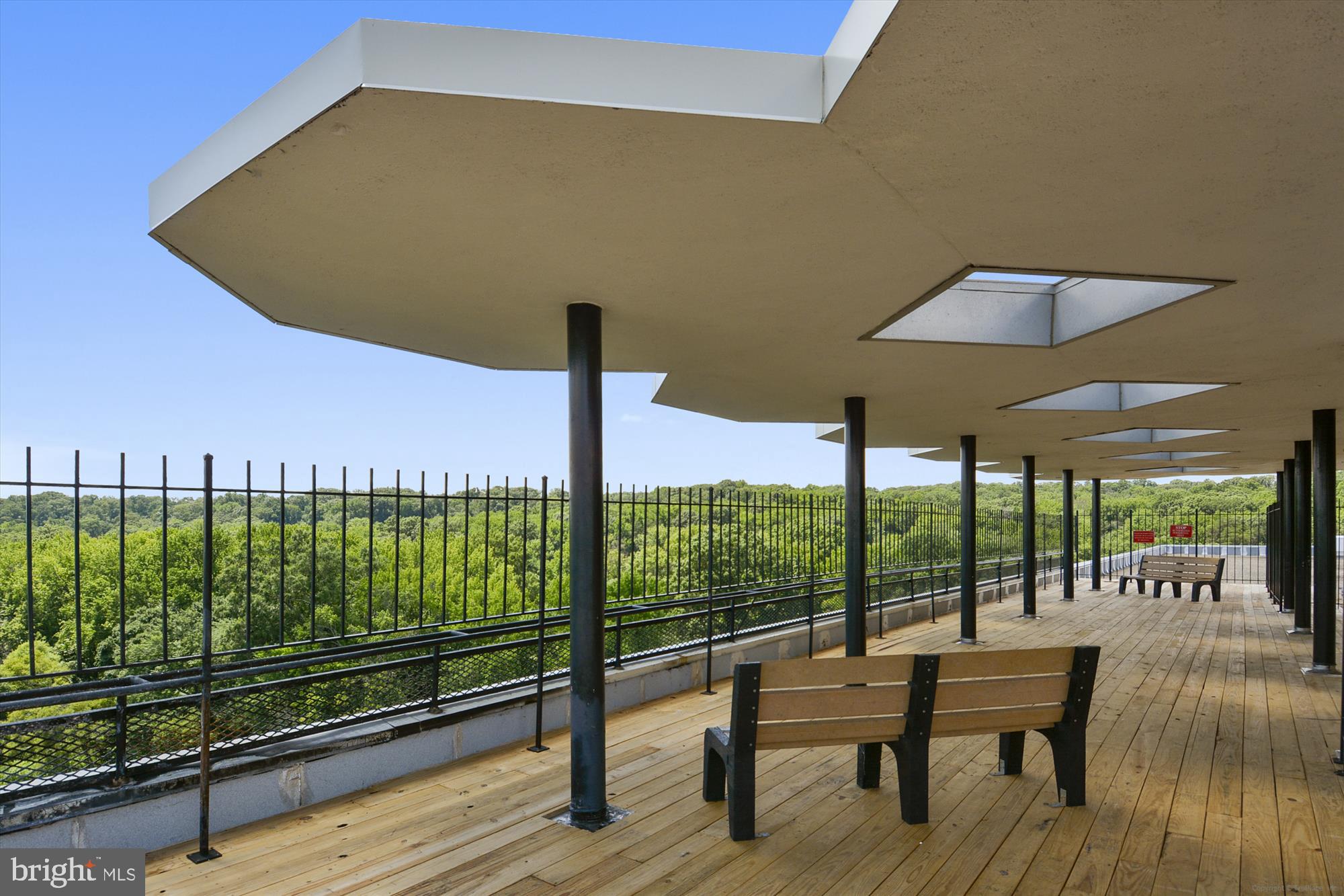 RIVER TOWERS - Residential Lease