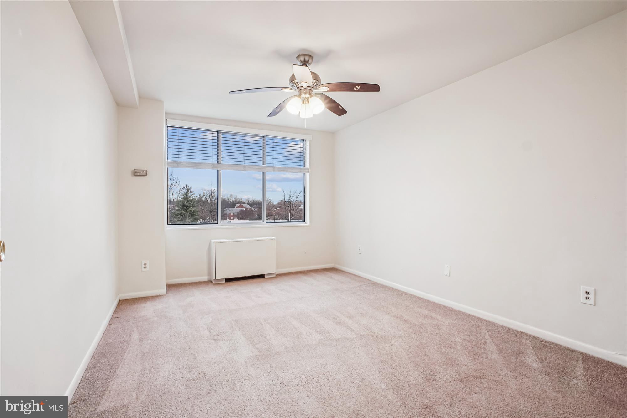 RIVER TOWERS - Residential Lease