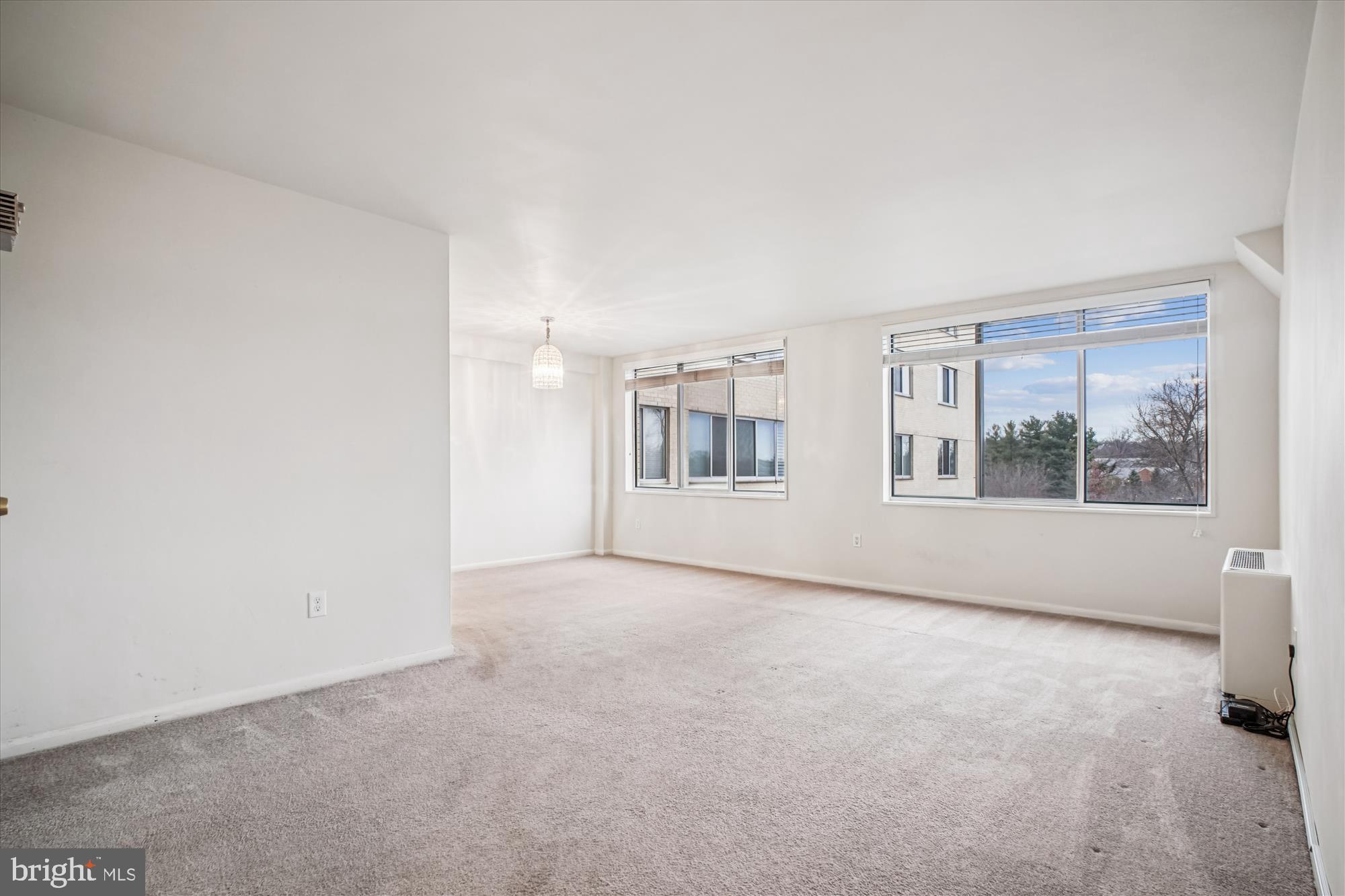 RIVER TOWERS - Residential Lease