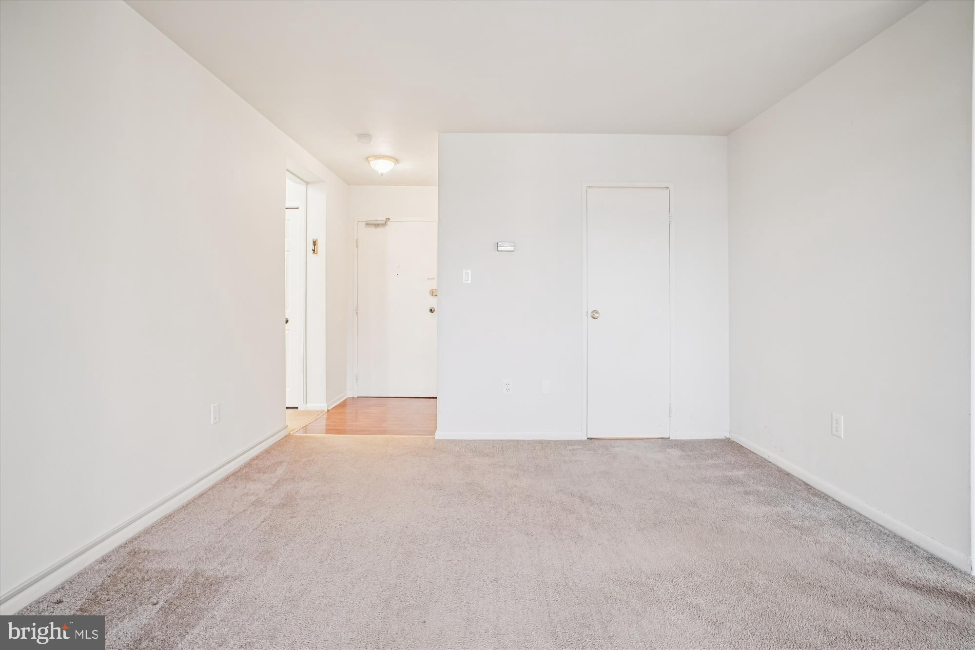 RIVER TOWERS - Residential Lease