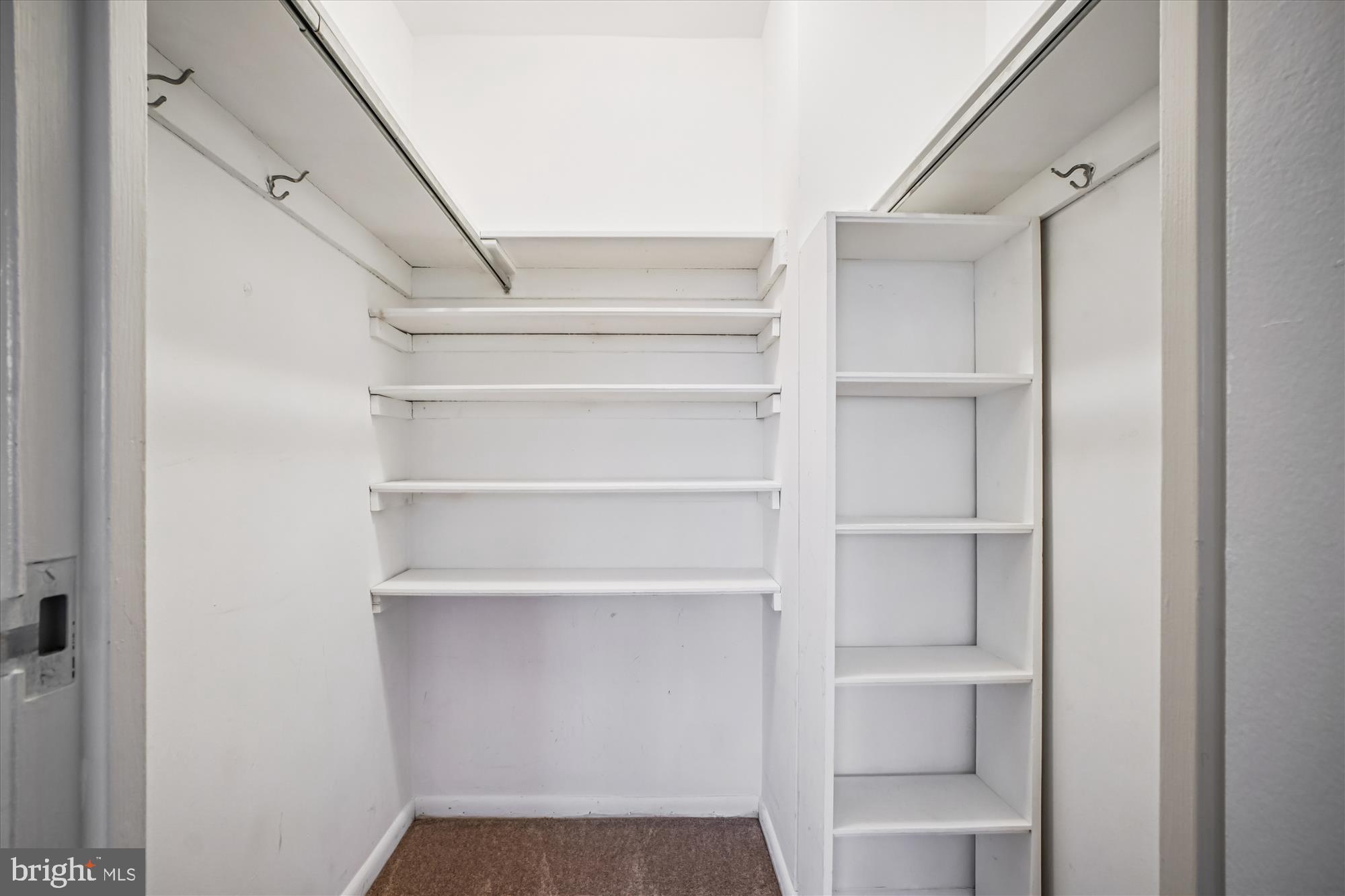 RIVER TOWERS - Residential Lease