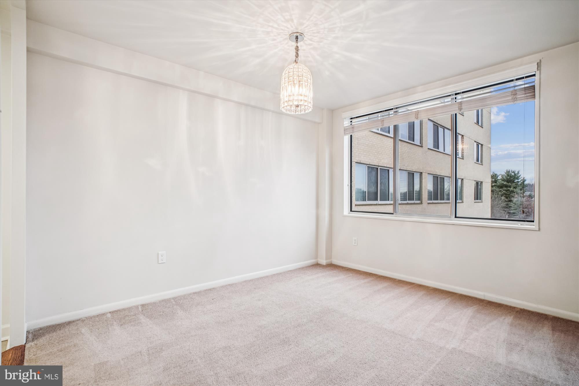 RIVER TOWERS - Residential Lease