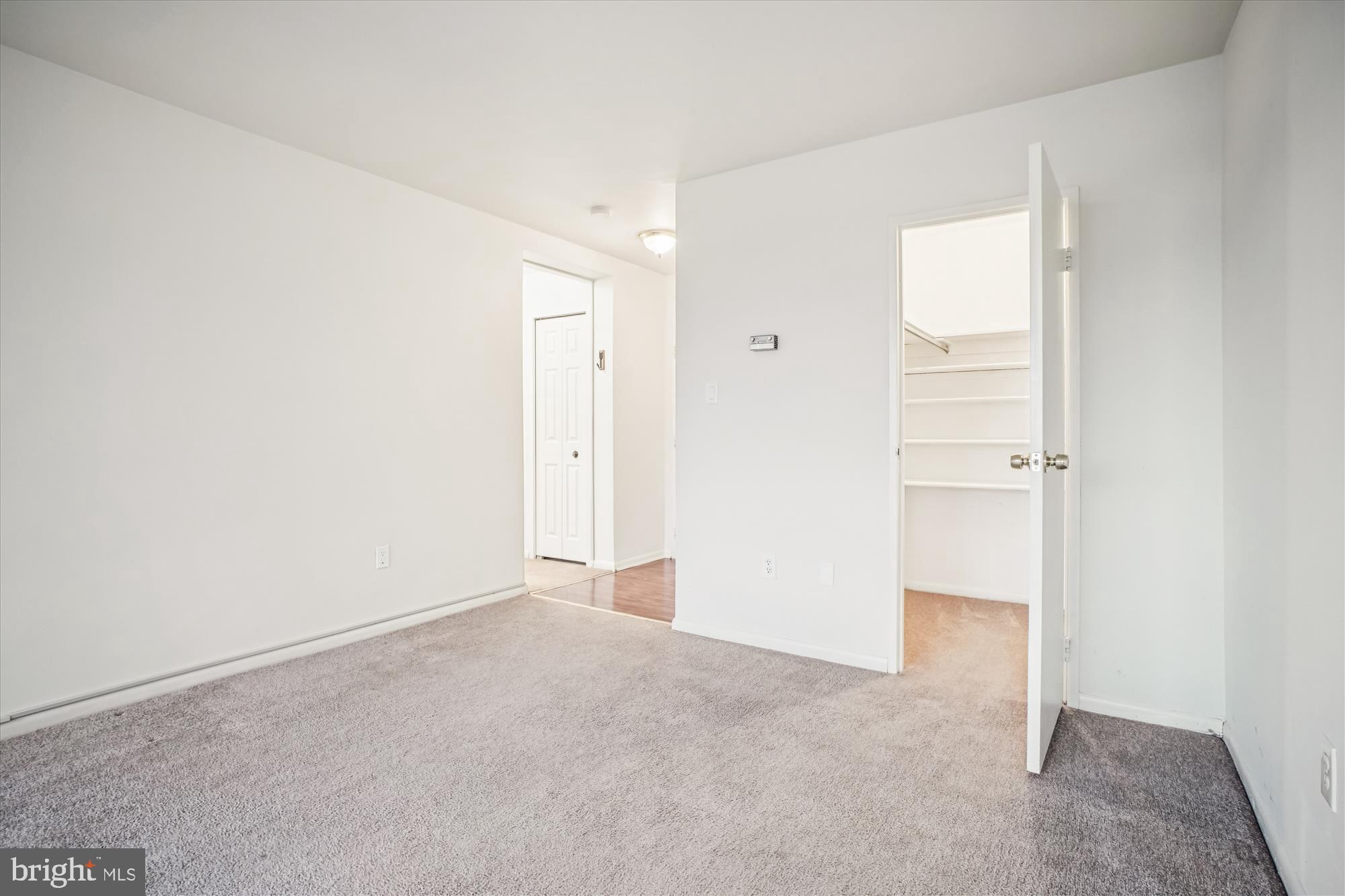 RIVER TOWERS - Residential Lease