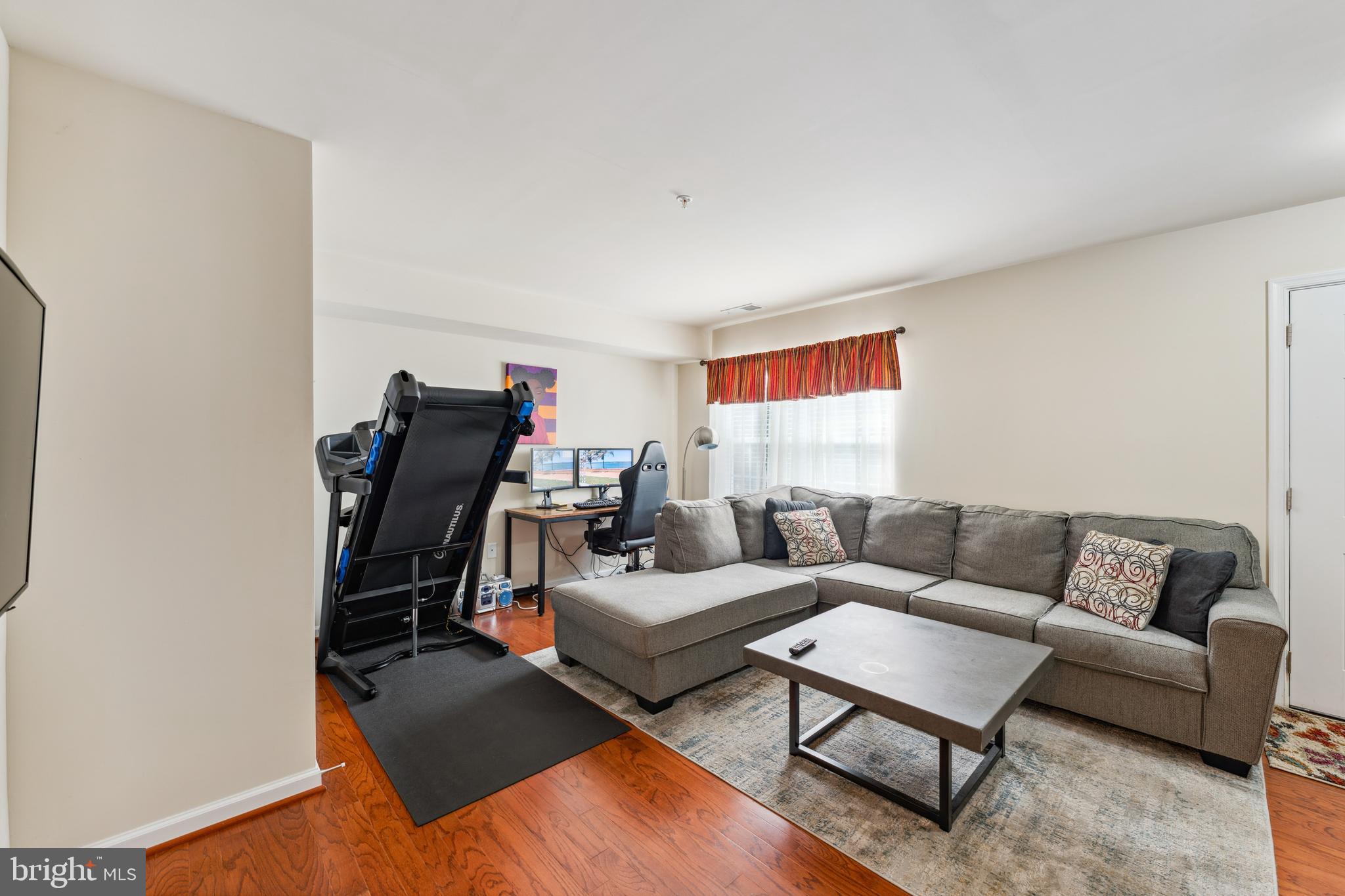 CHELSEA MANOR - Residential Lease