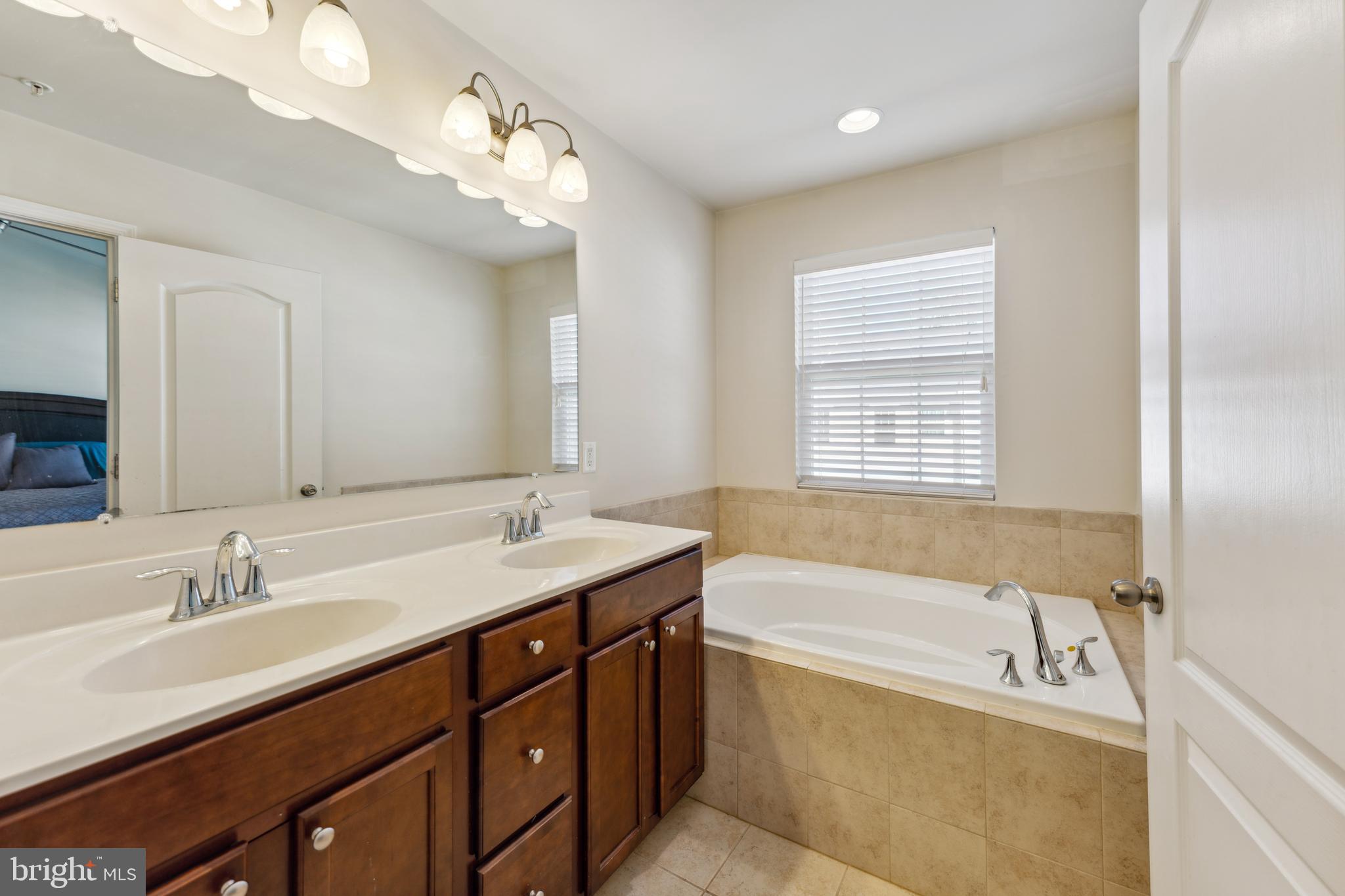 CHELSEA MANOR - Residential Lease