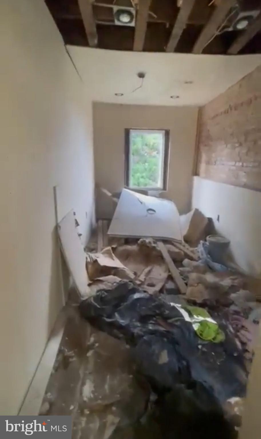 BROADWAY EAST - Residential