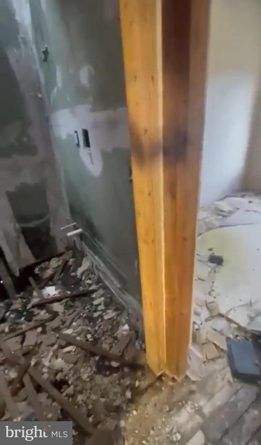 BROADWAY EAST - Residential