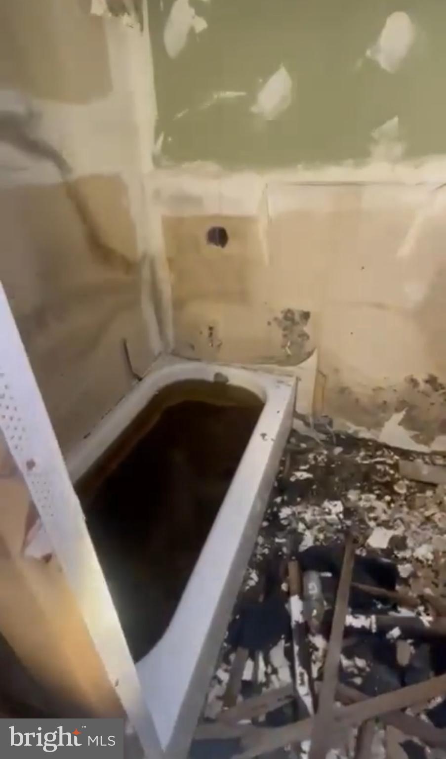 BROADWAY EAST - Residential