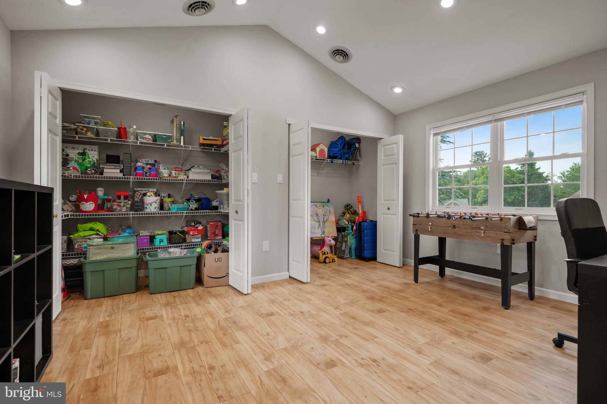 PLEASANT MEADOWS - Residential