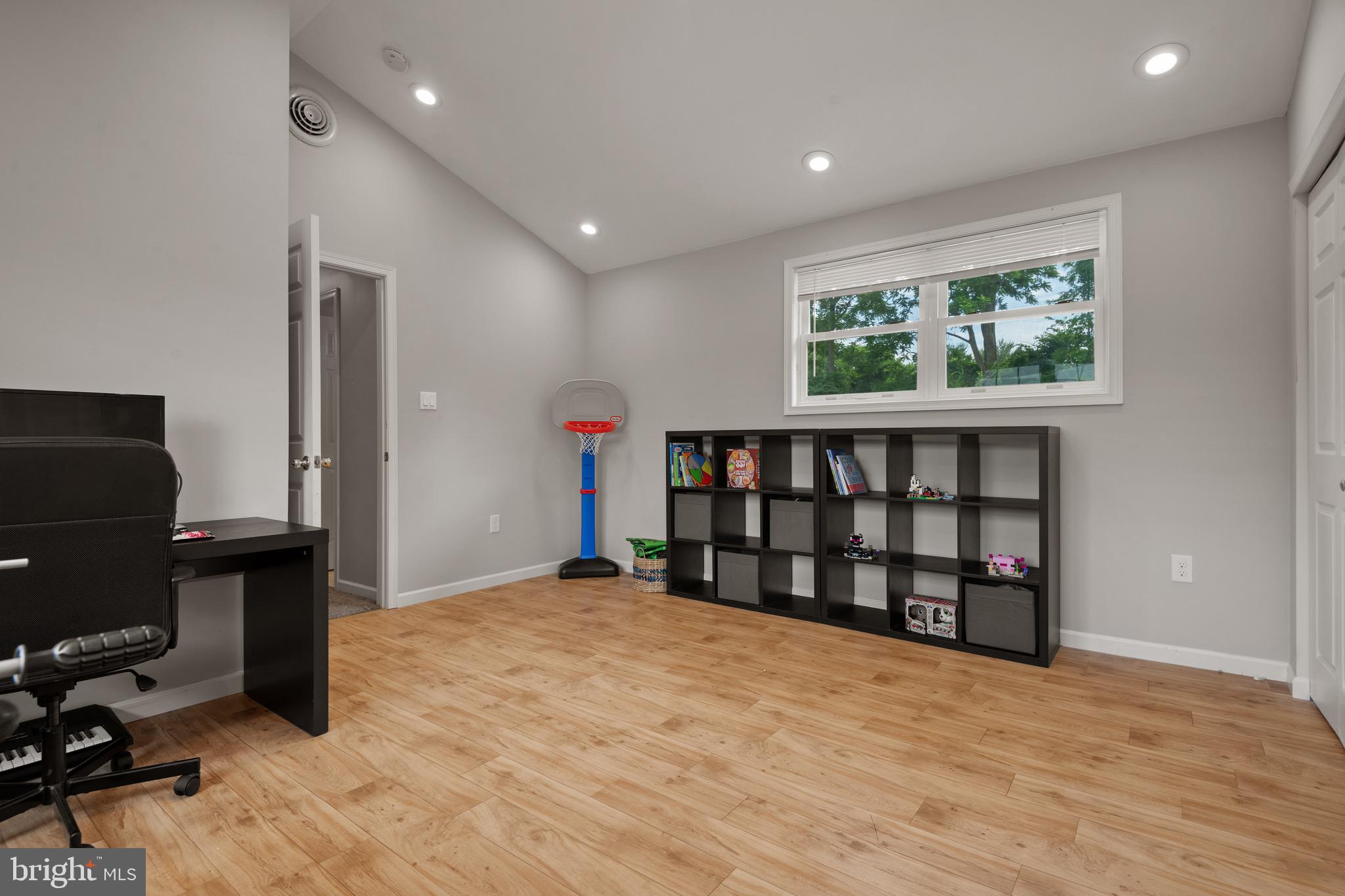 PLEASANT MEADOWS - Residential