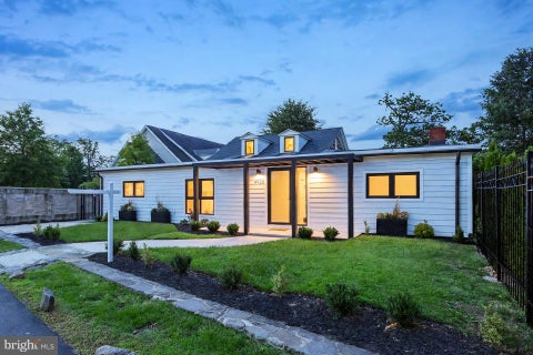 Photo of 4920 Piney Branch Road NW, WASHINGTON, DC 20011 (MLS # DCDC2285342)