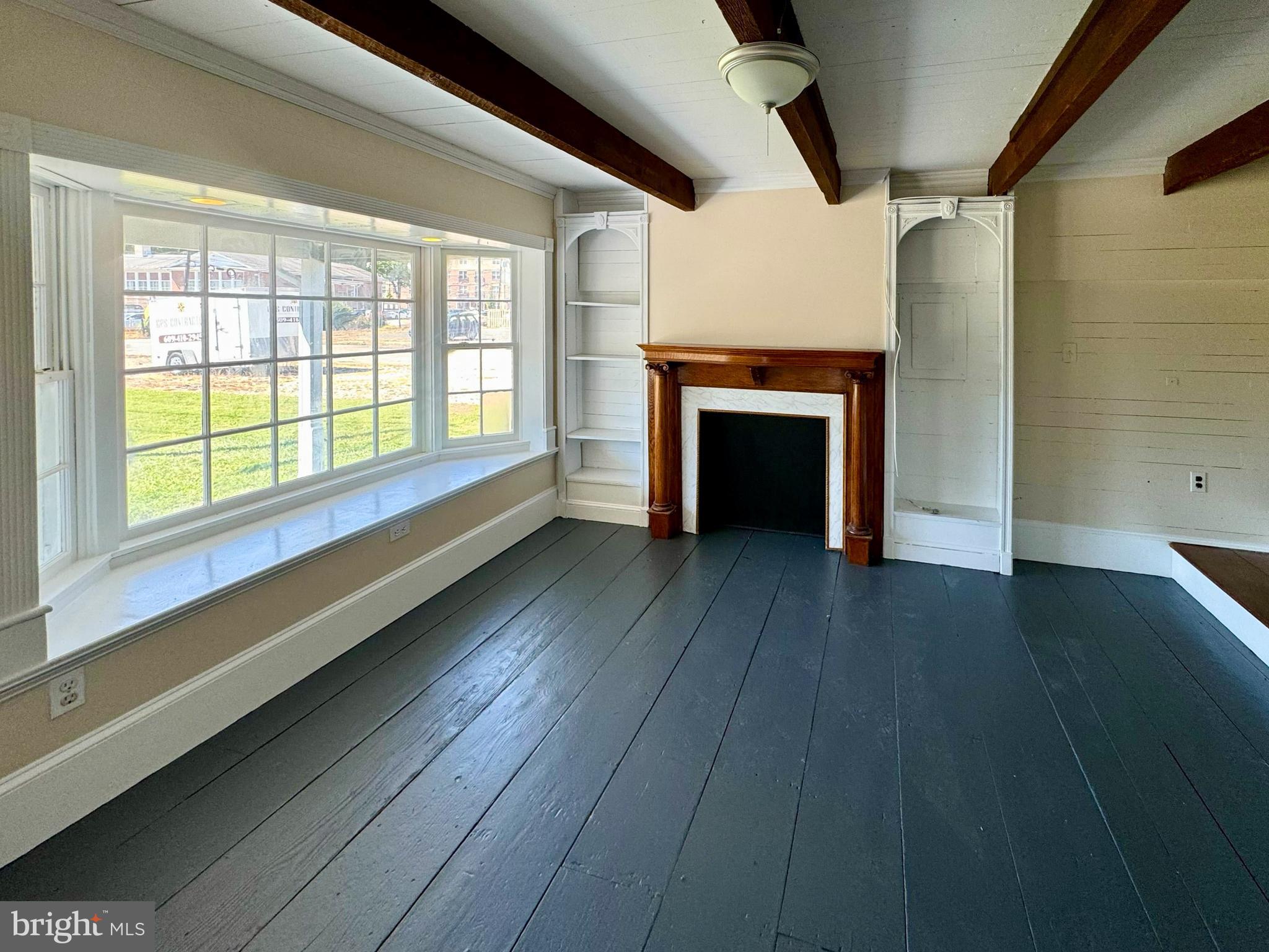 TOWN CENTER - Residential Lease