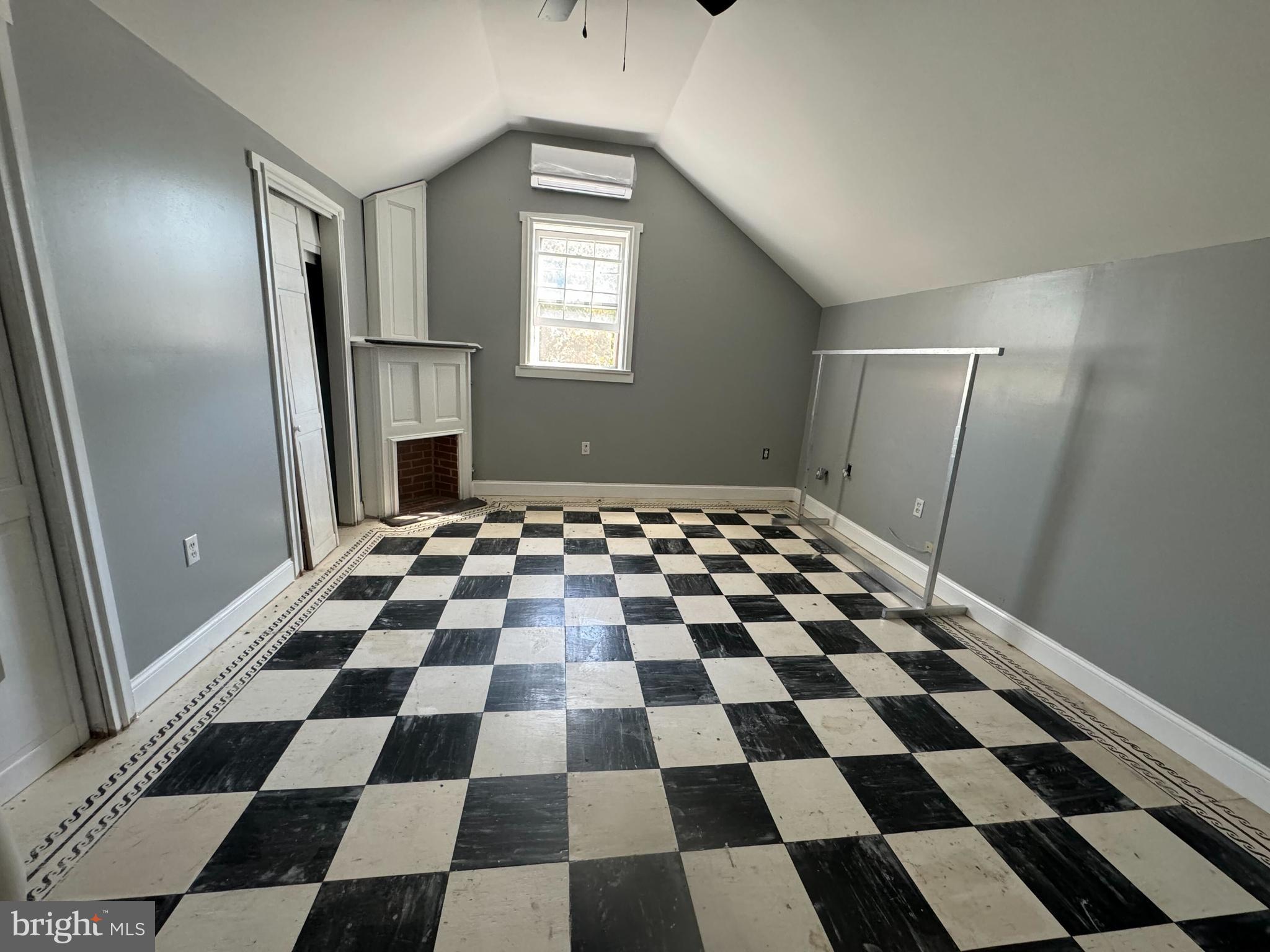 TOWN CENTER - Residential Lease