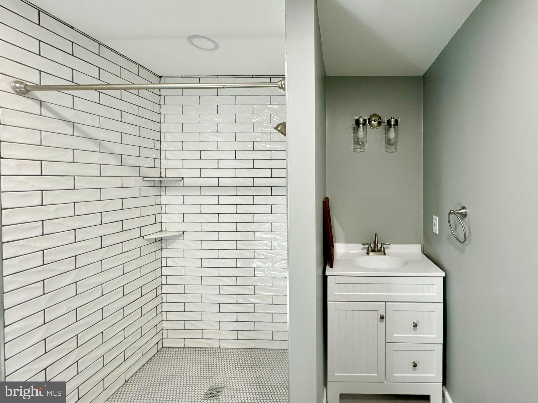 TOWN CENTER - Residential Lease