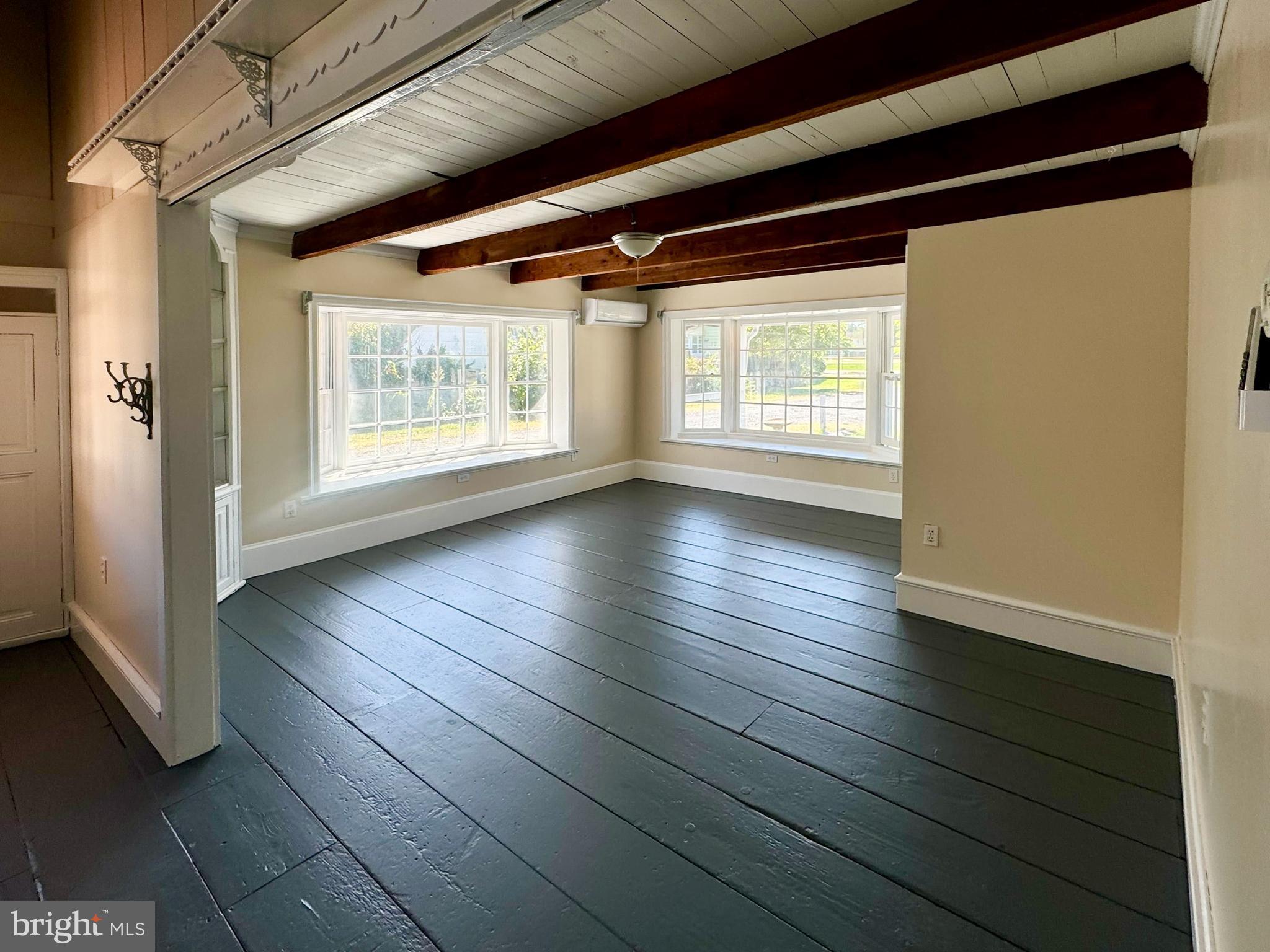 TOWN CENTER - Residential Lease