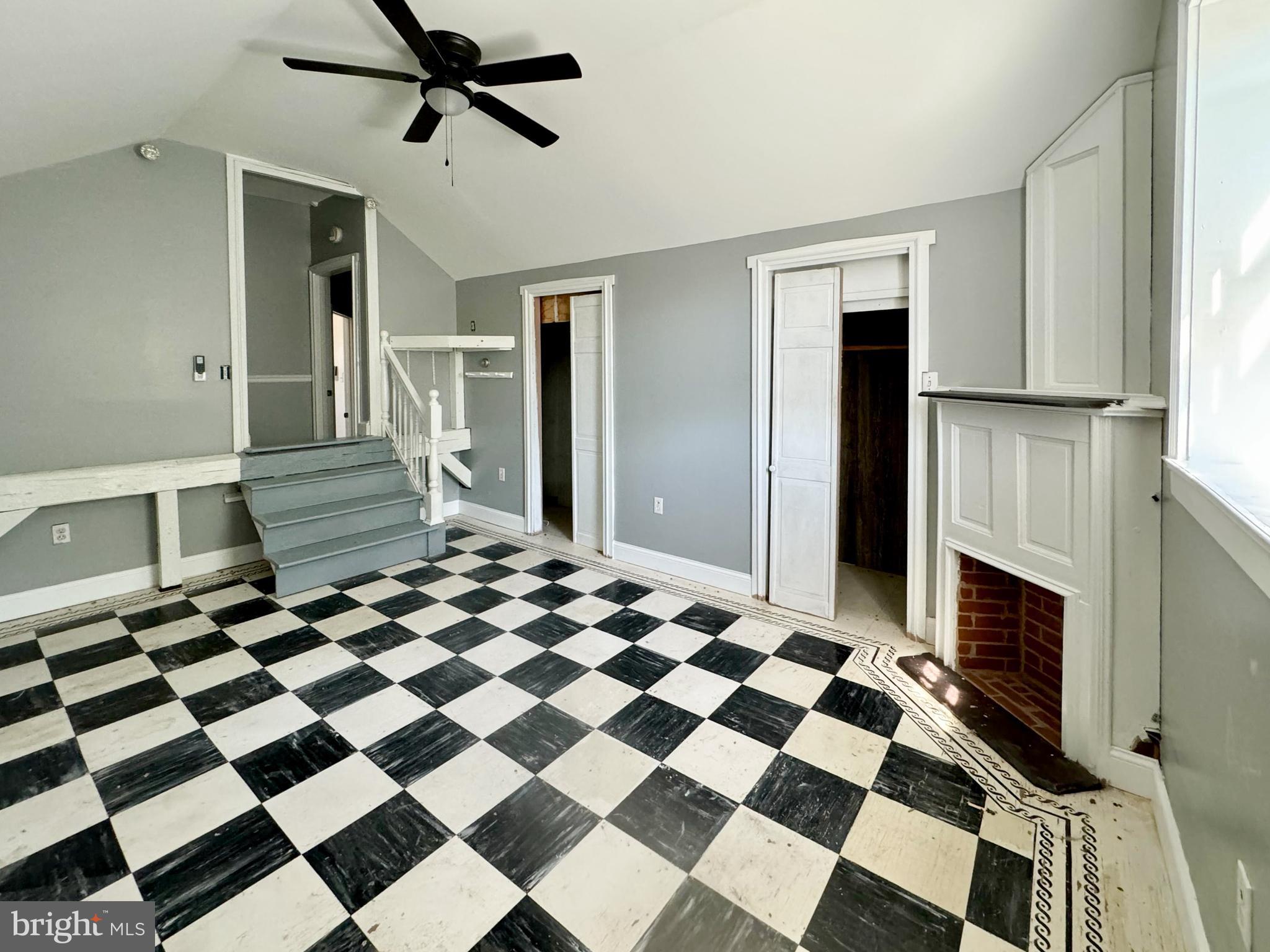 TOWN CENTER - Residential Lease