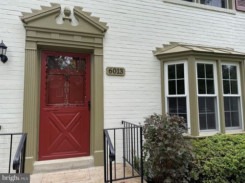 Photo of 6013 Stoneygate Court, SPRINGFIELD, VA 22152 (MLS # VAFX2326444)