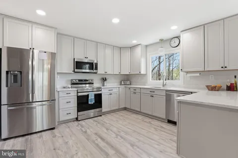 MLS: VAST2047514