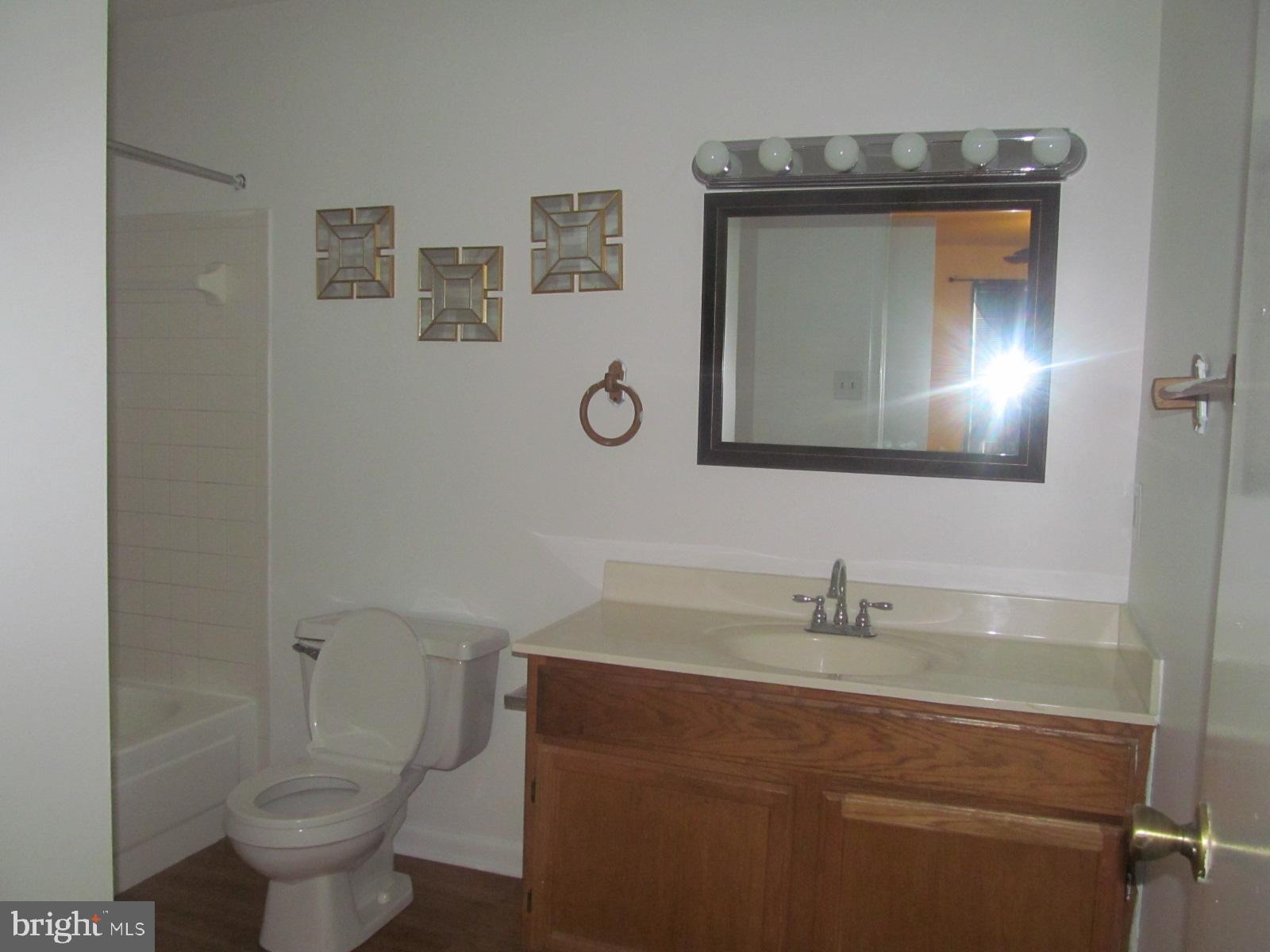 DEVON HILLS - Residential