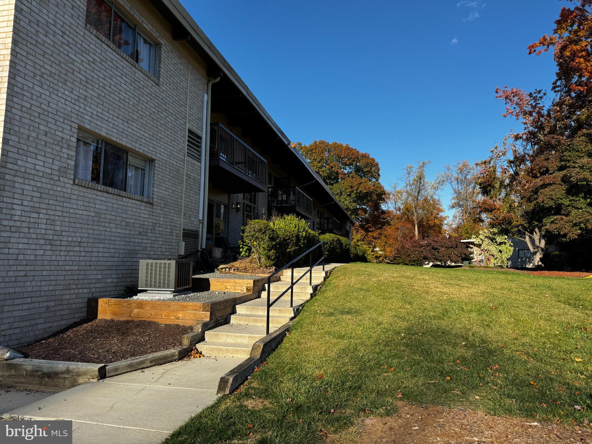 4945 AMERICANA DRIVE 106