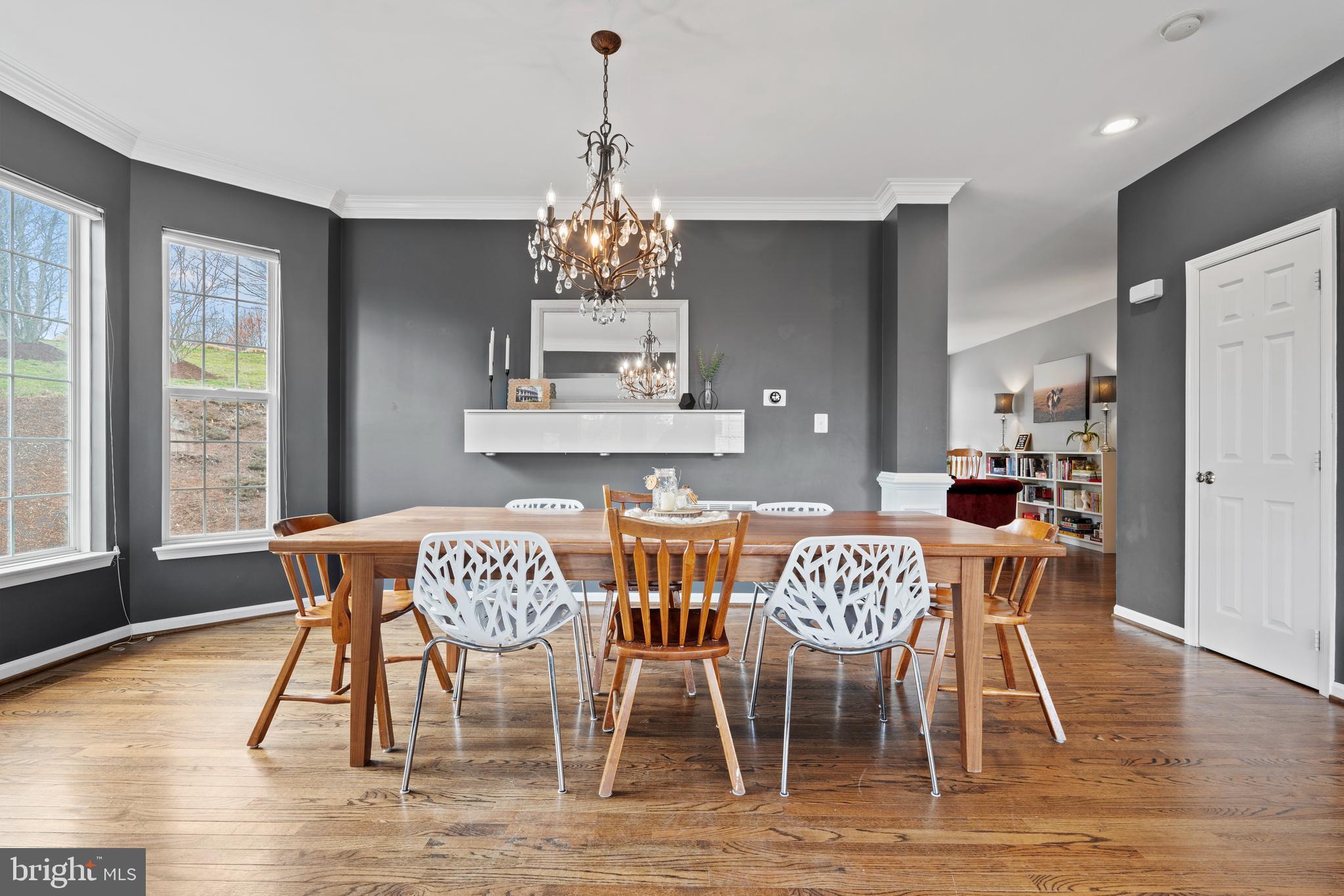 218 SPENCER TERRACE SE