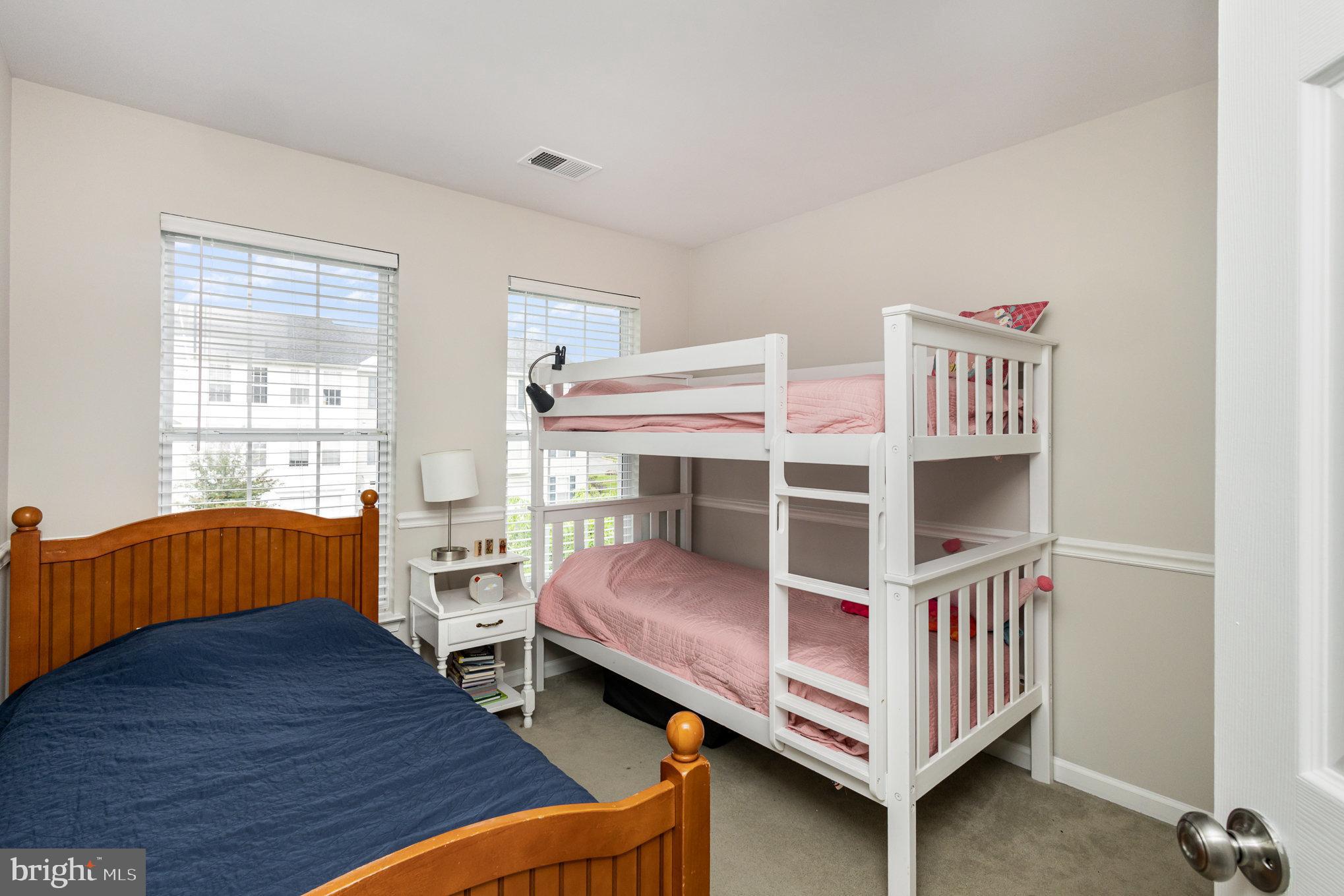 ROUND HILL - Residential