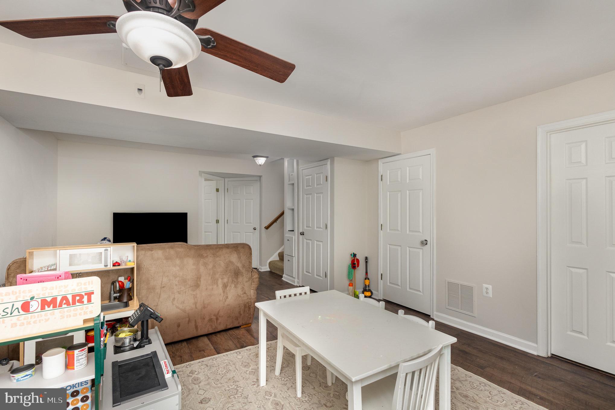 ROUND HILL - Residential