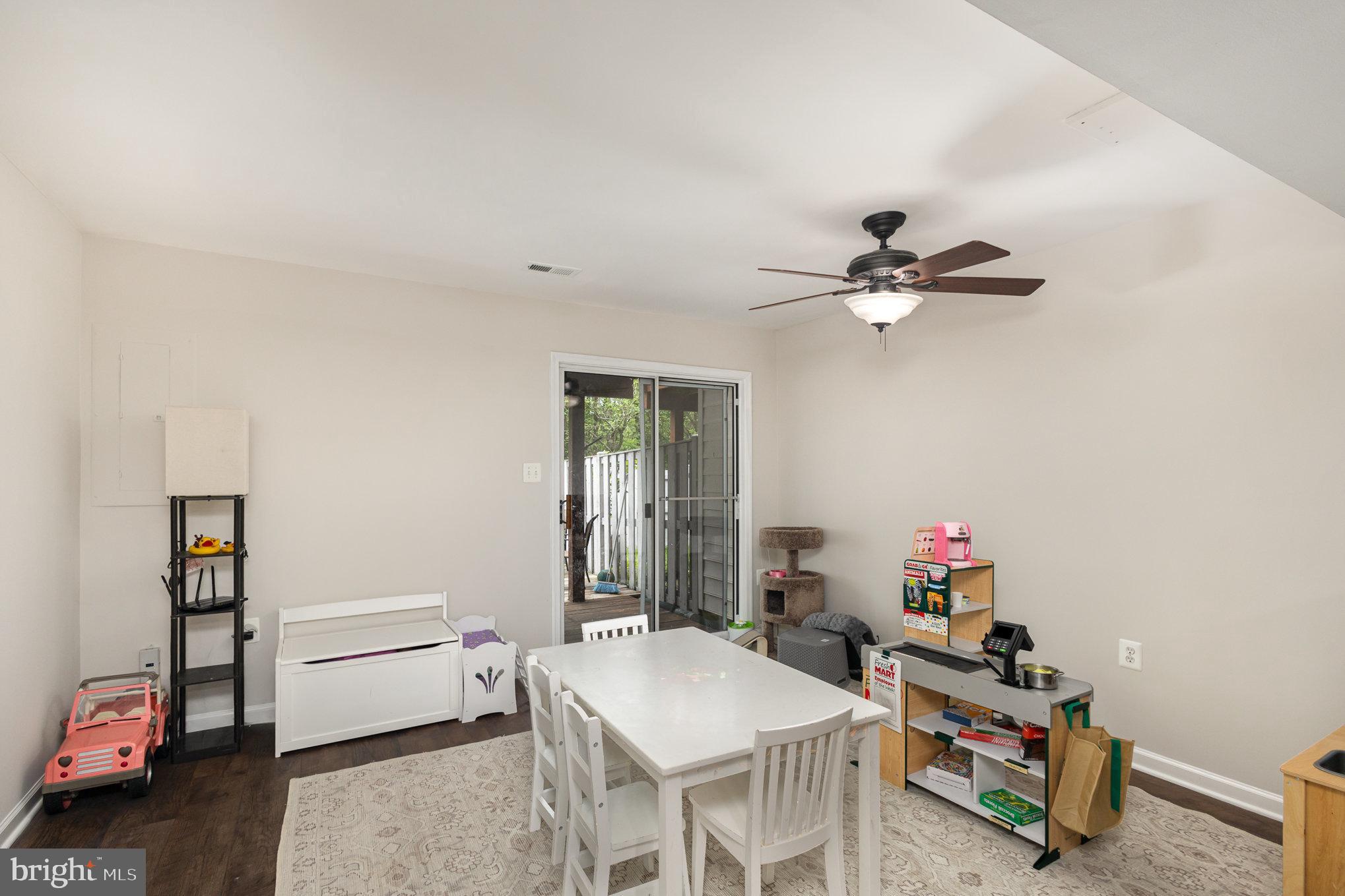 ROUND HILL - Residential