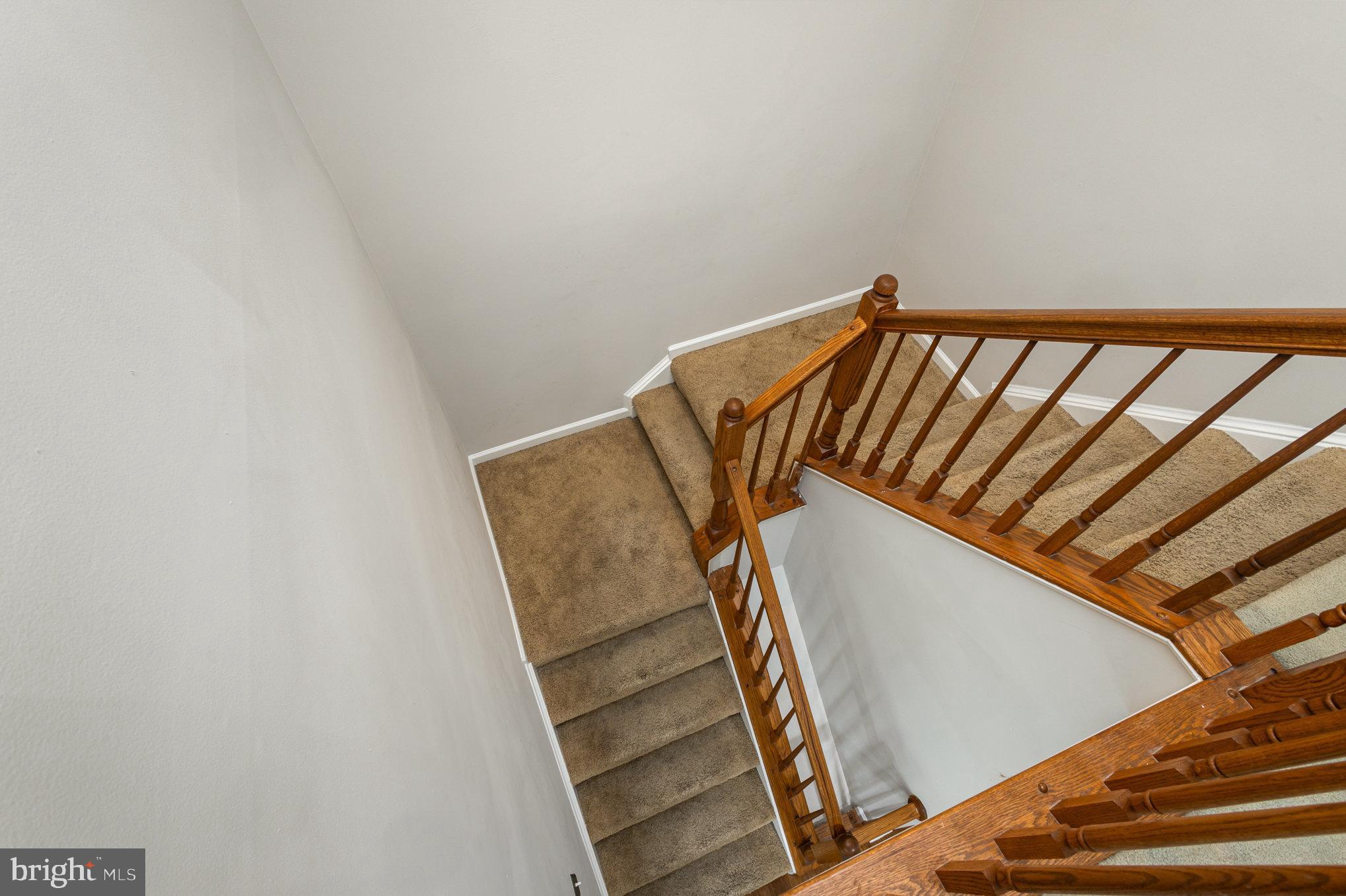 ROUND HILL - Residential