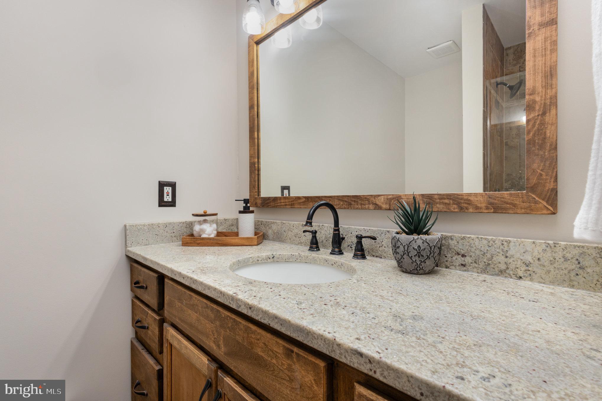 ROUND HILL - Residential