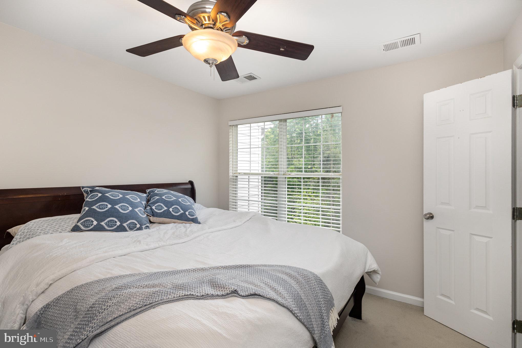 ROUND HILL - Residential