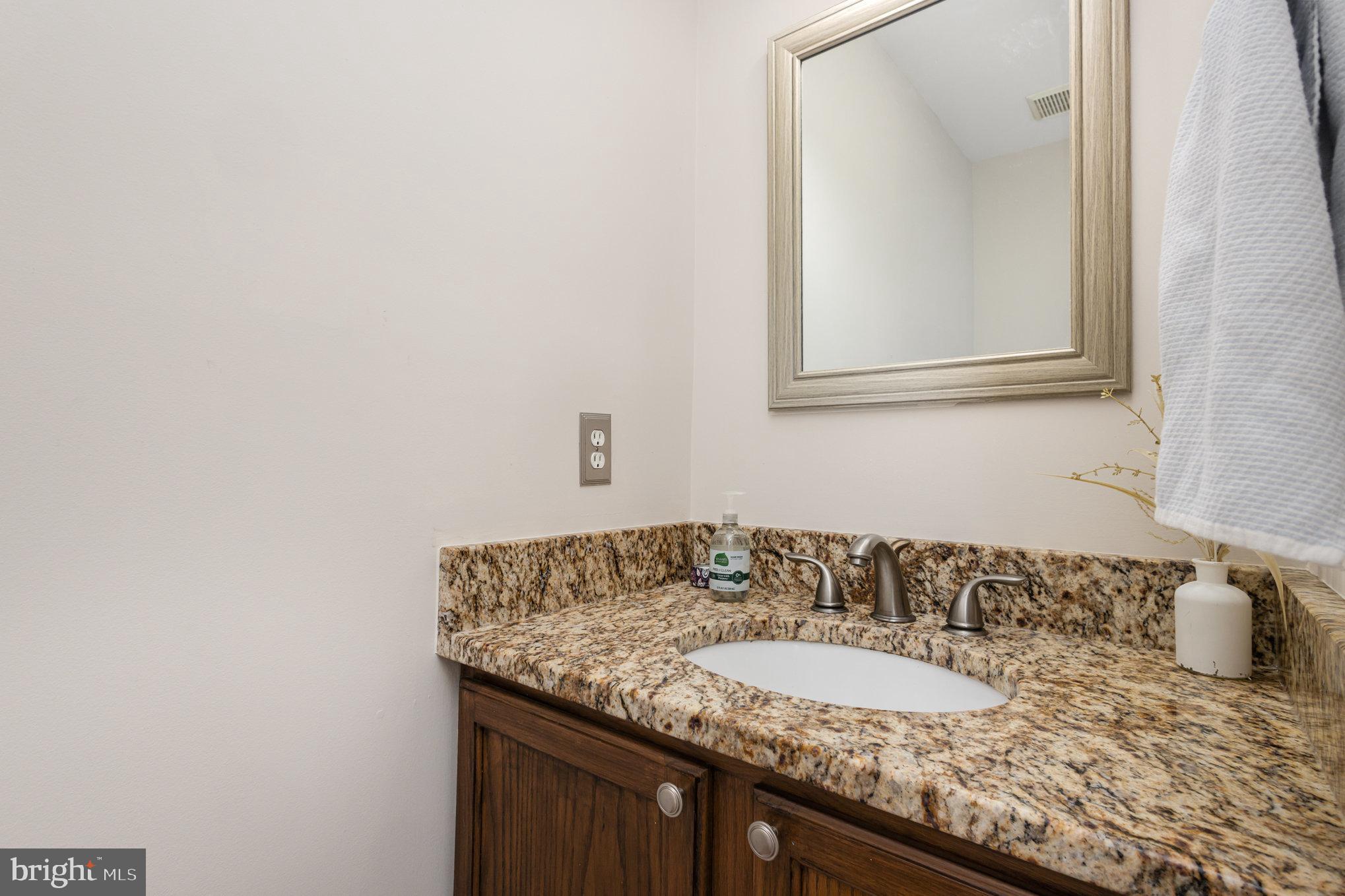 ROUND HILL - Residential